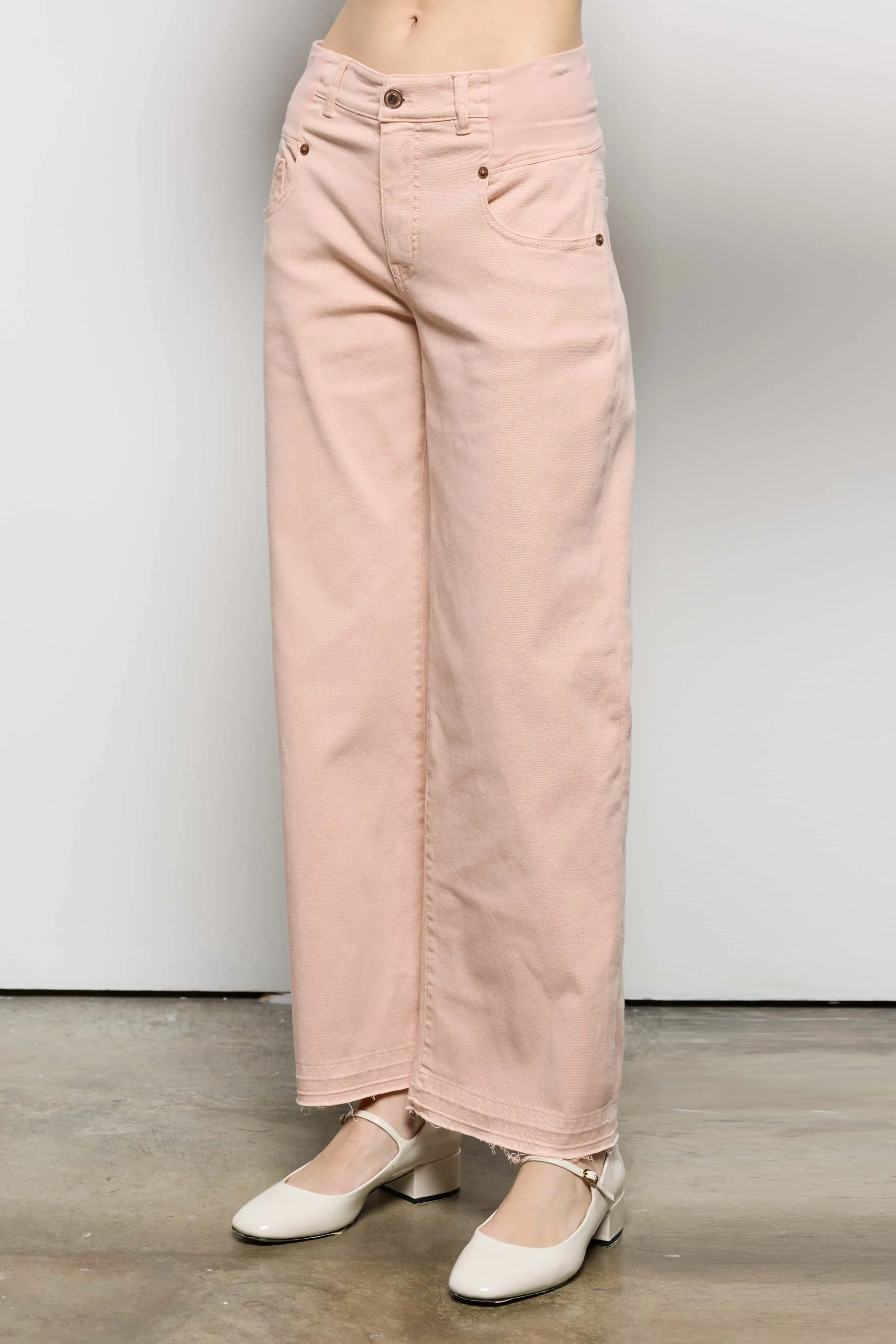 Garment-Dyed Cropped Pants 053U 3881 sold by European Culture product image thumbnail 4