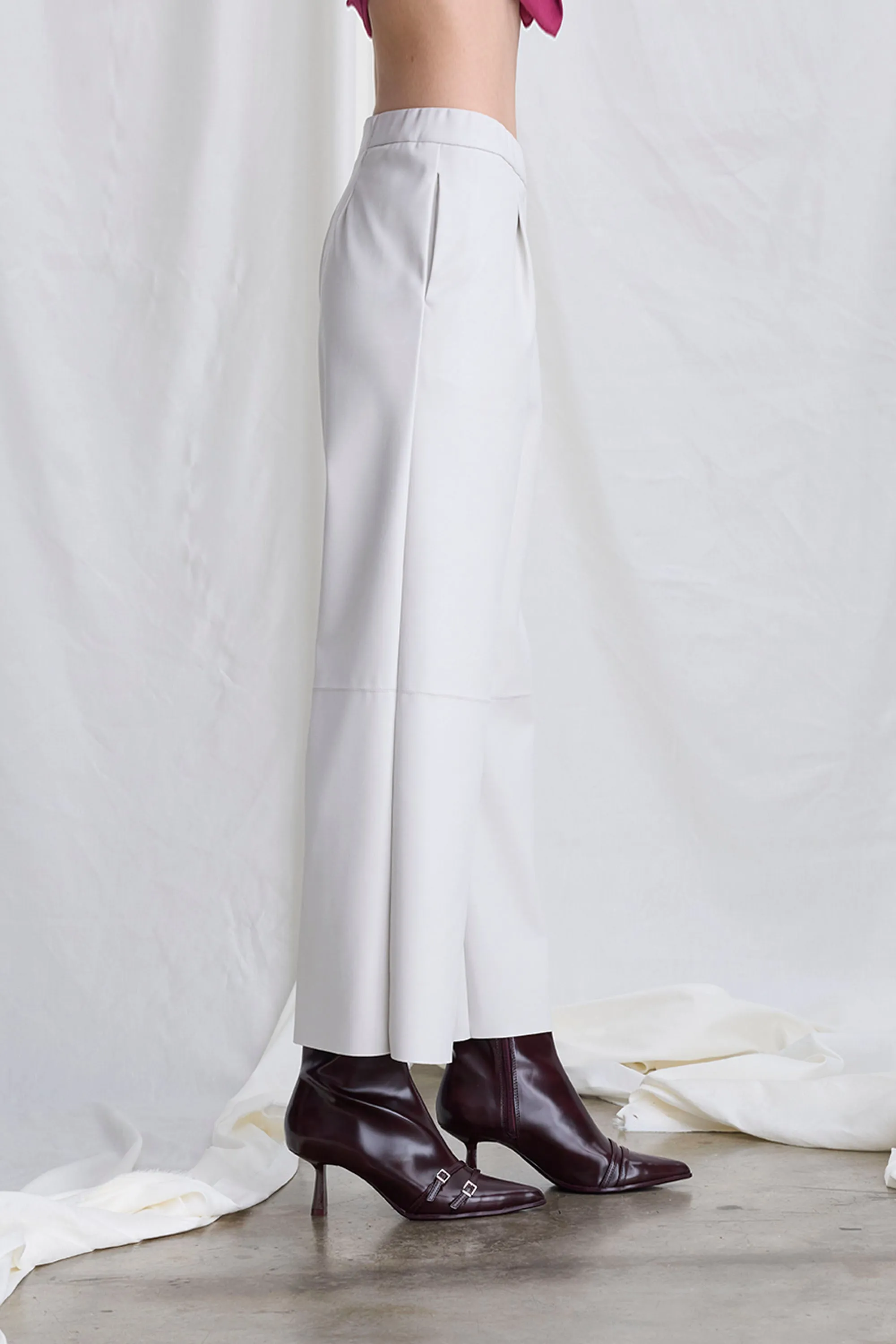 Cropped Trousers Made of Faux Leather 07Z0 8931 sold by European Culture product image thumbnail 4