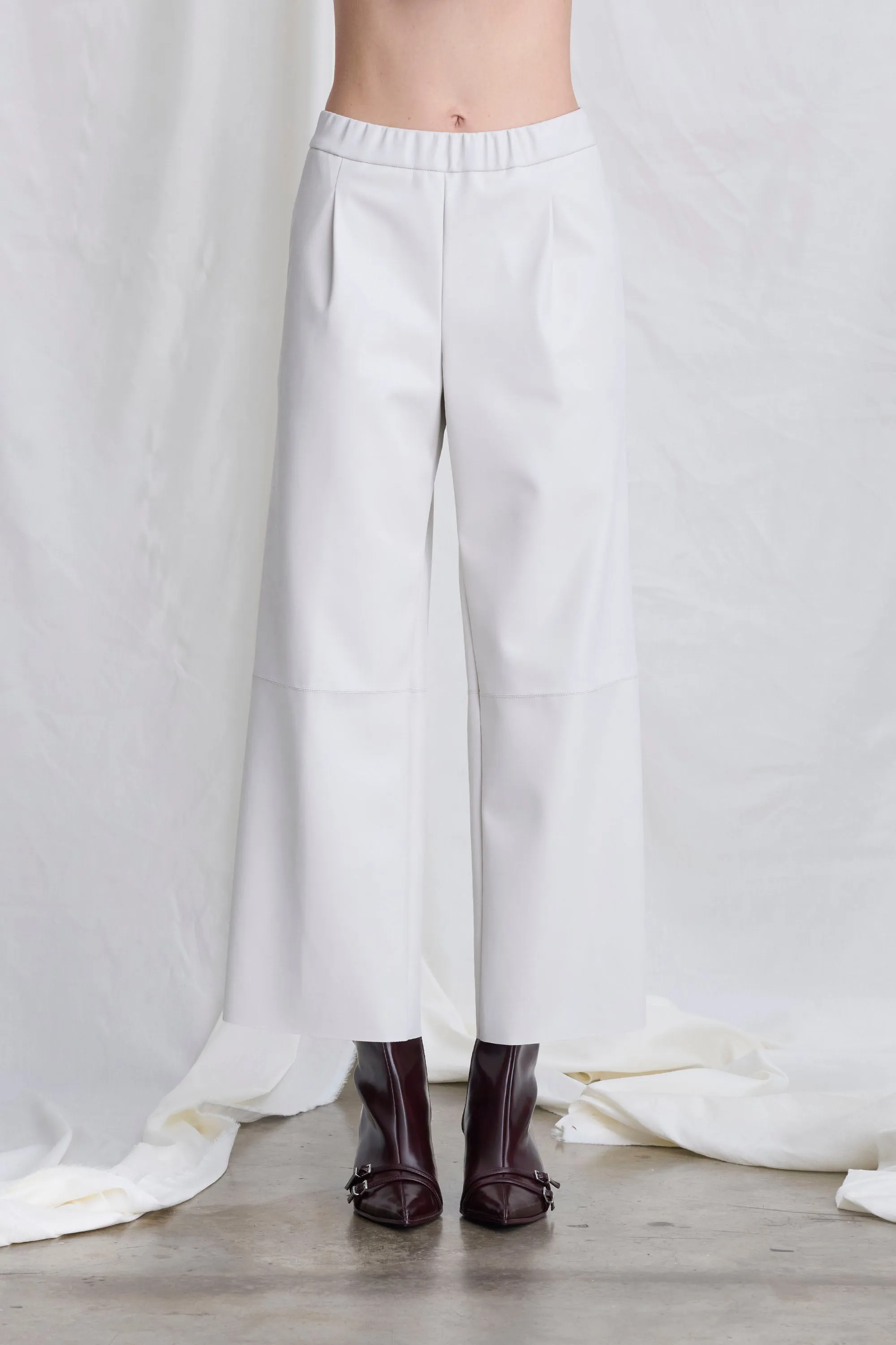 Cropped Trousers Made of Faux Leather 07Z0 8931 sold by European Culture product image thumbnail 2