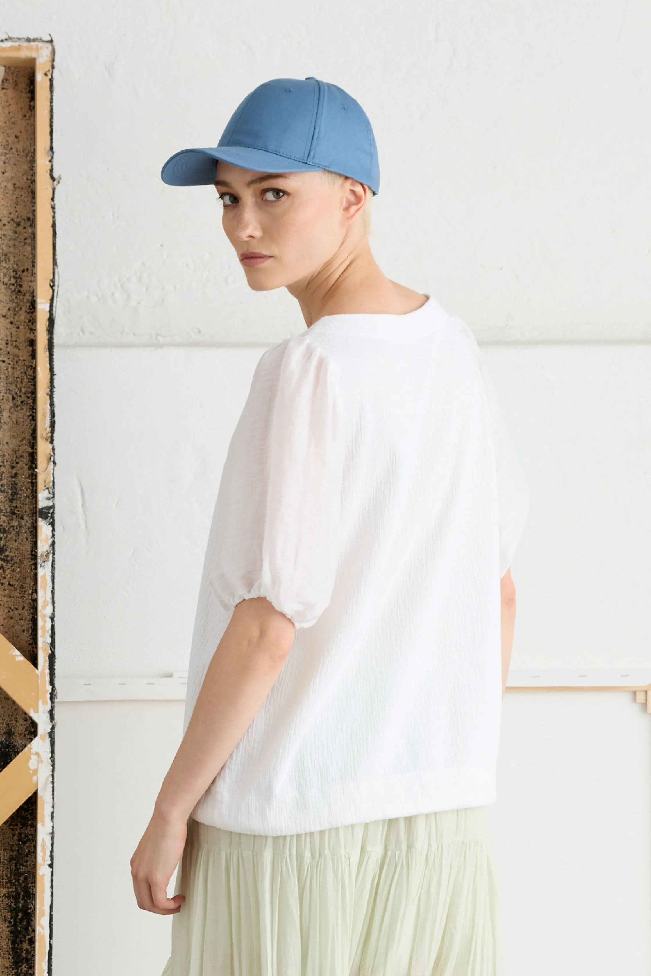 Blouse with Balloon Sleeves in Linen and Cotton Garment Dyed 36E0 2568 sold by European Culture product image thumbnail 4