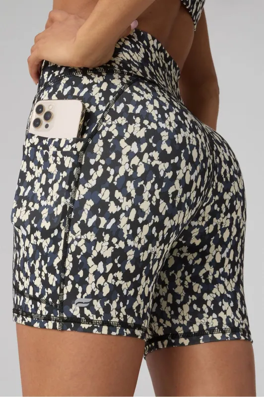 On-The-Go High-Waisted Short 6" made by Fabletics