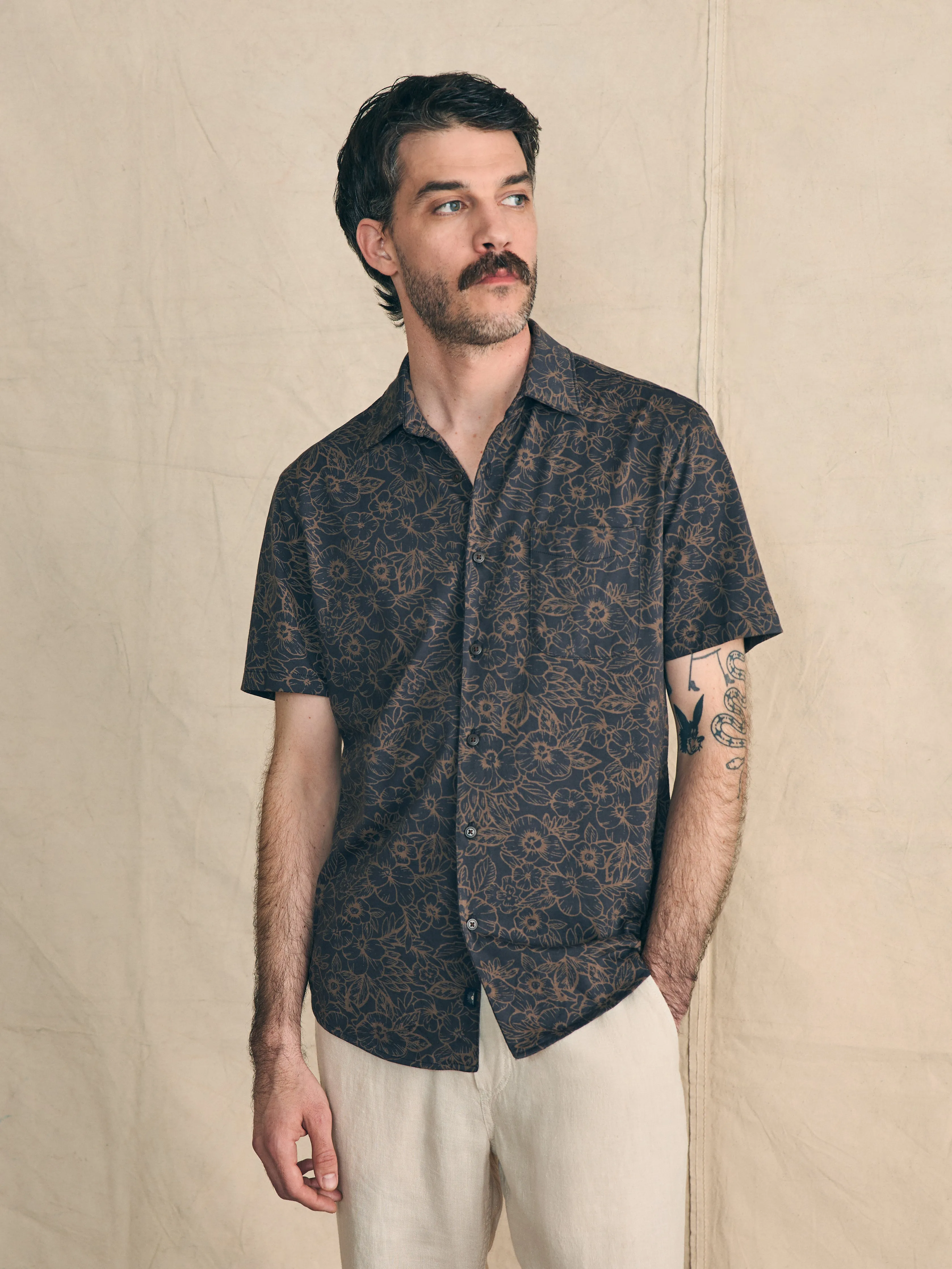 Short-Sleeve Hermosa Knit Shirt - Charcoal Gold Bouquet sold by Faherty