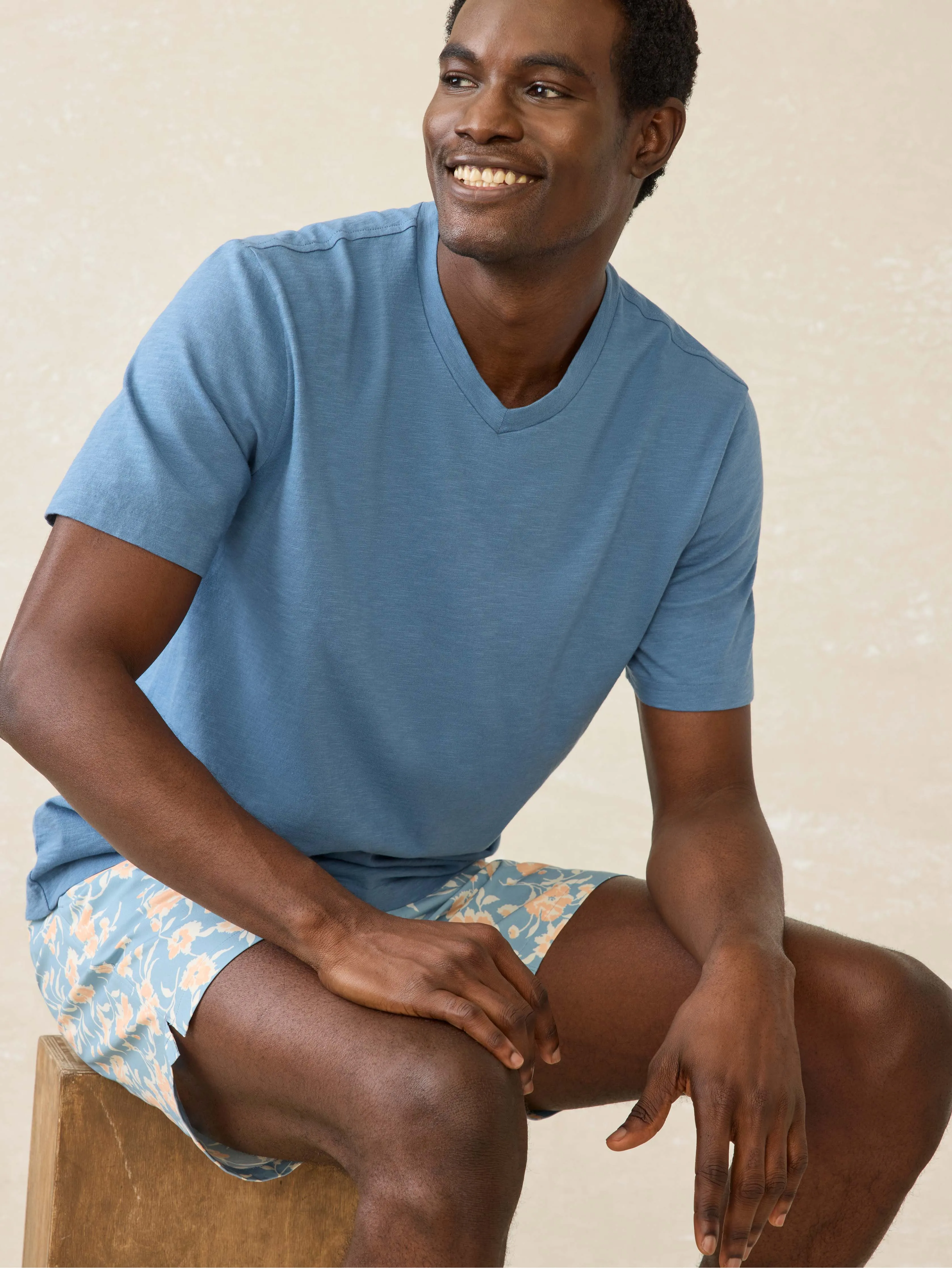 Short-Sleeve Sunwashed Regenerative Cotton V-Neck Tee - Blue Shore sold by Faherty product image thumbnail 4