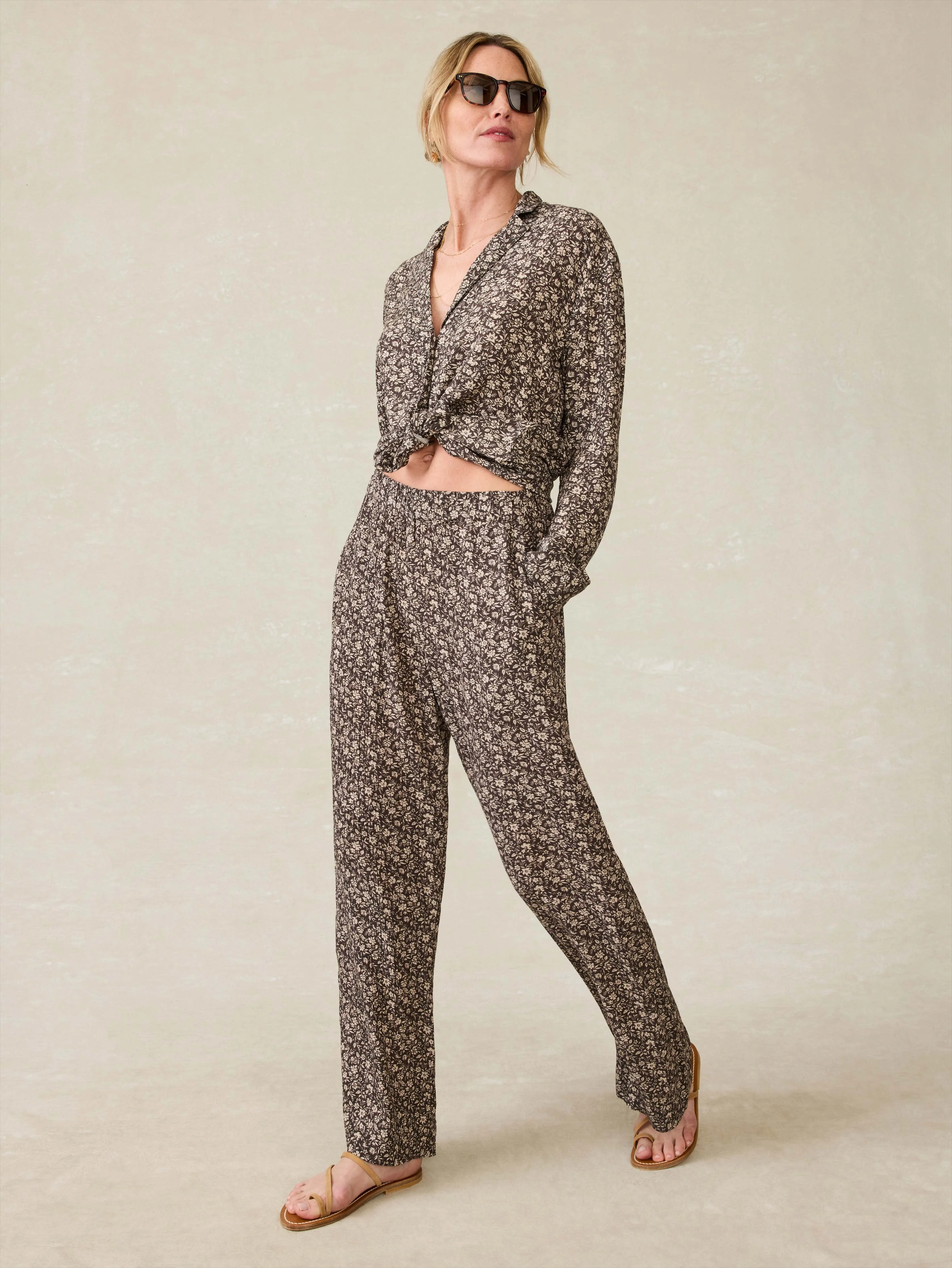 Cabana Pant - Charcoal Woodstock Floral sold by Faherty product image thumbnail 4