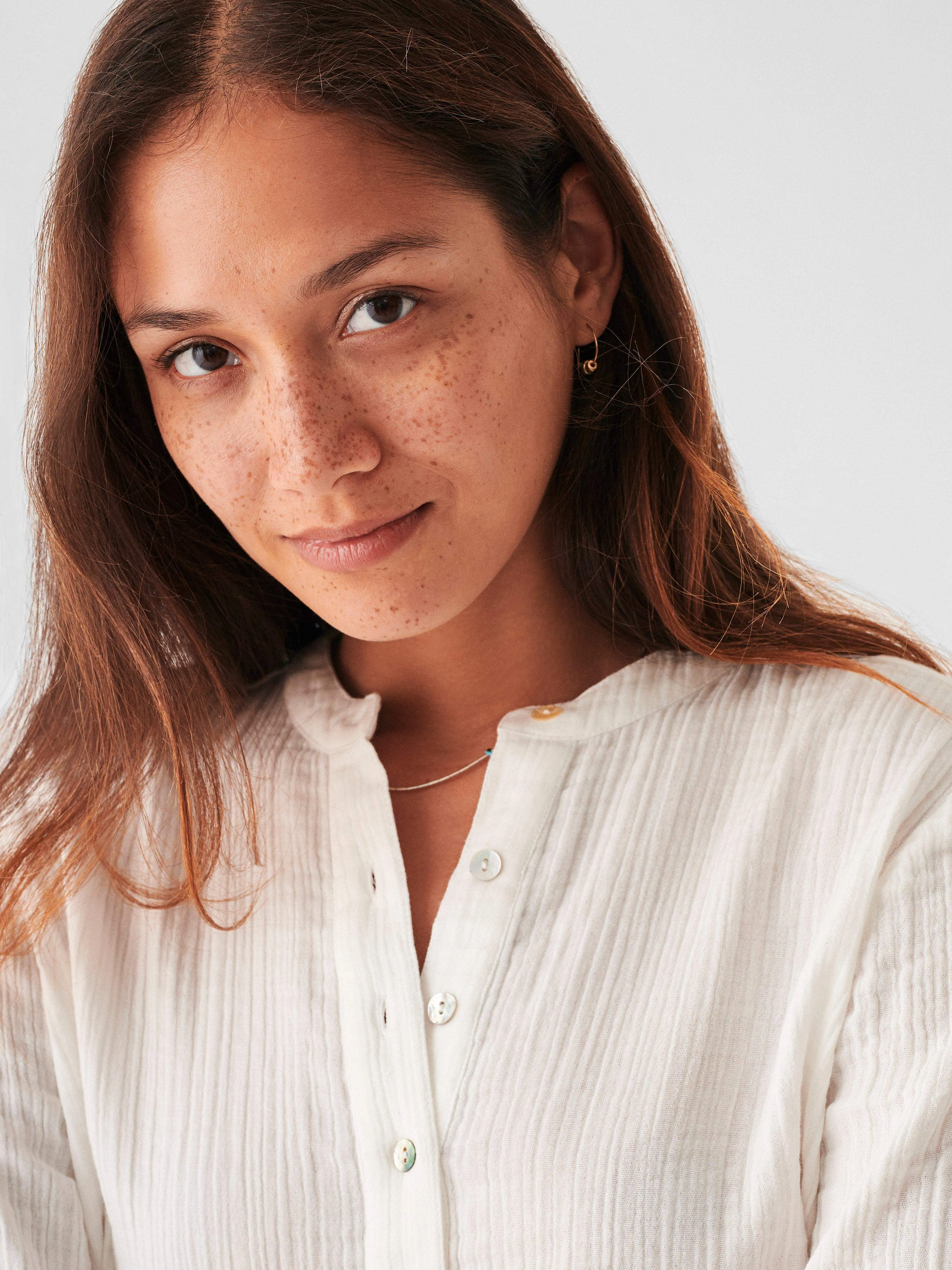 Dream Cotton Gauze Oasis Shirt - White sold by Faherty product image thumbnail 2