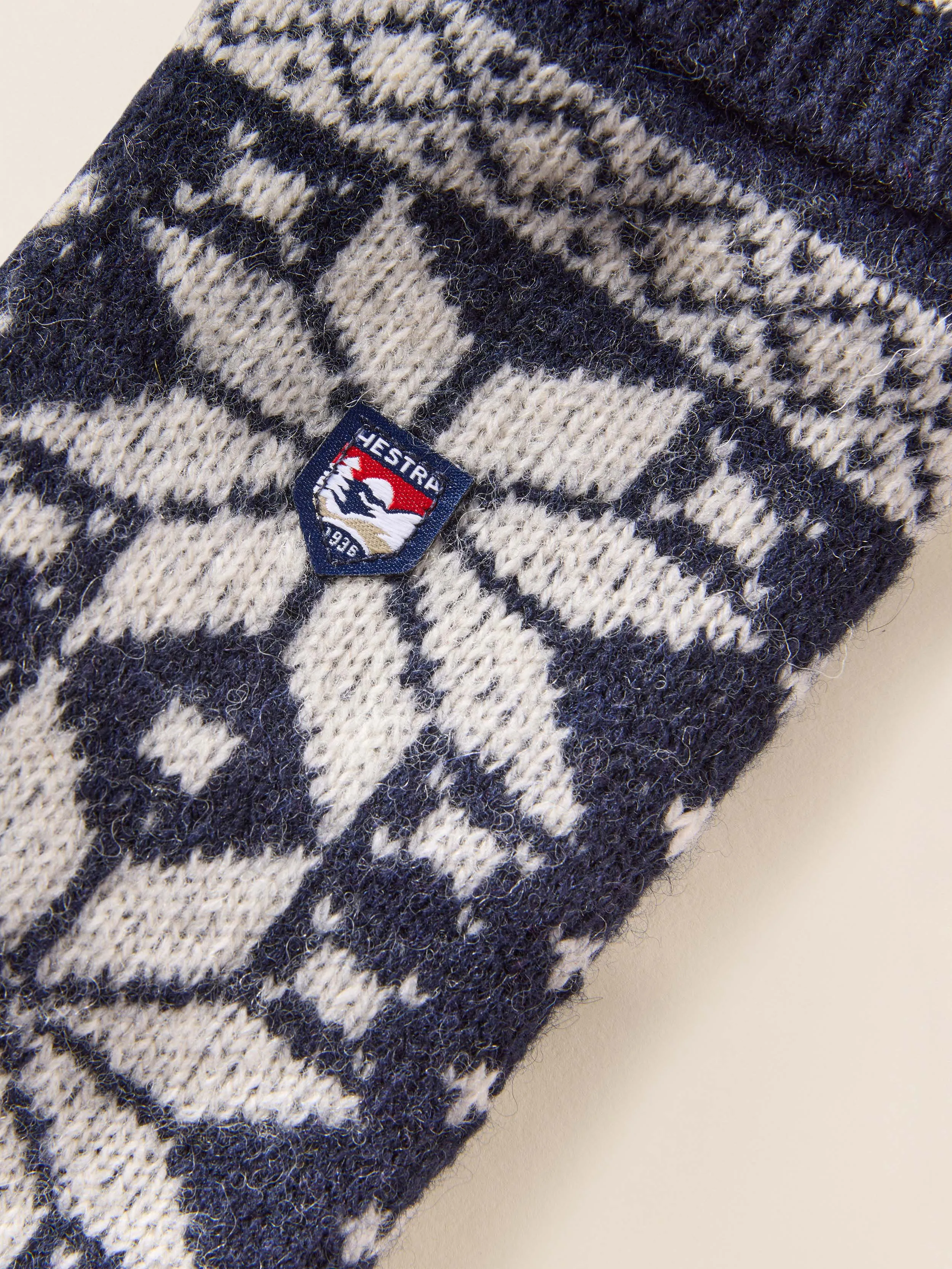 Hestra Isvik Mitt - Navy Off White sold by Faherty product image thumbnail 2