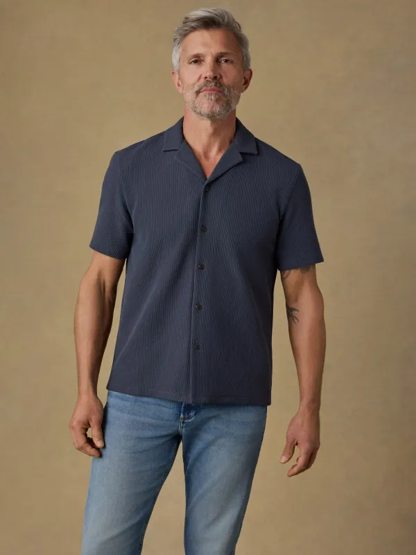 Short-Sleeve Oasis Camp Shirt - Granite Navy made by Faherty