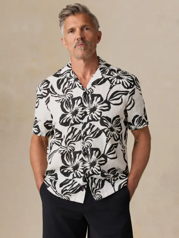 Short-Sleeve Linen Camp Shirt - Midnight Black Floral made by Faherty