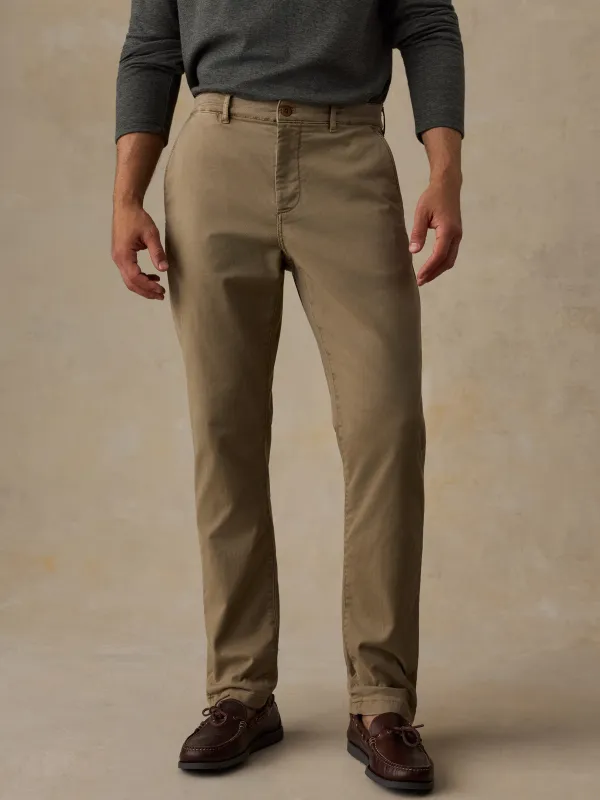 Coastline Chino - Isle Khaki made by Faherty
