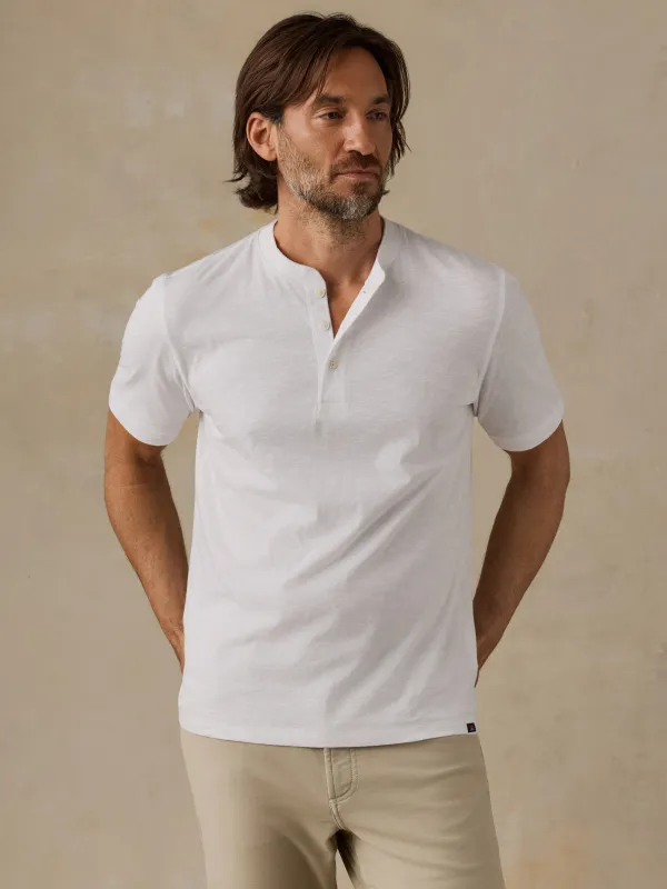 Short-Sleeve Sunwashed Regenerative Henley - White made by Faherty