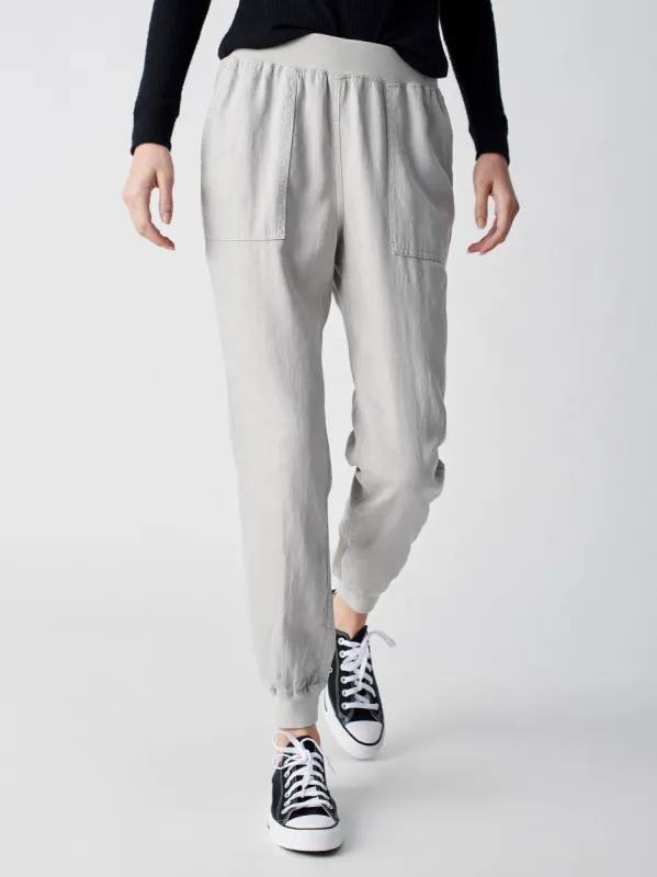 Arlie Jogger - Stone sold by Faherty