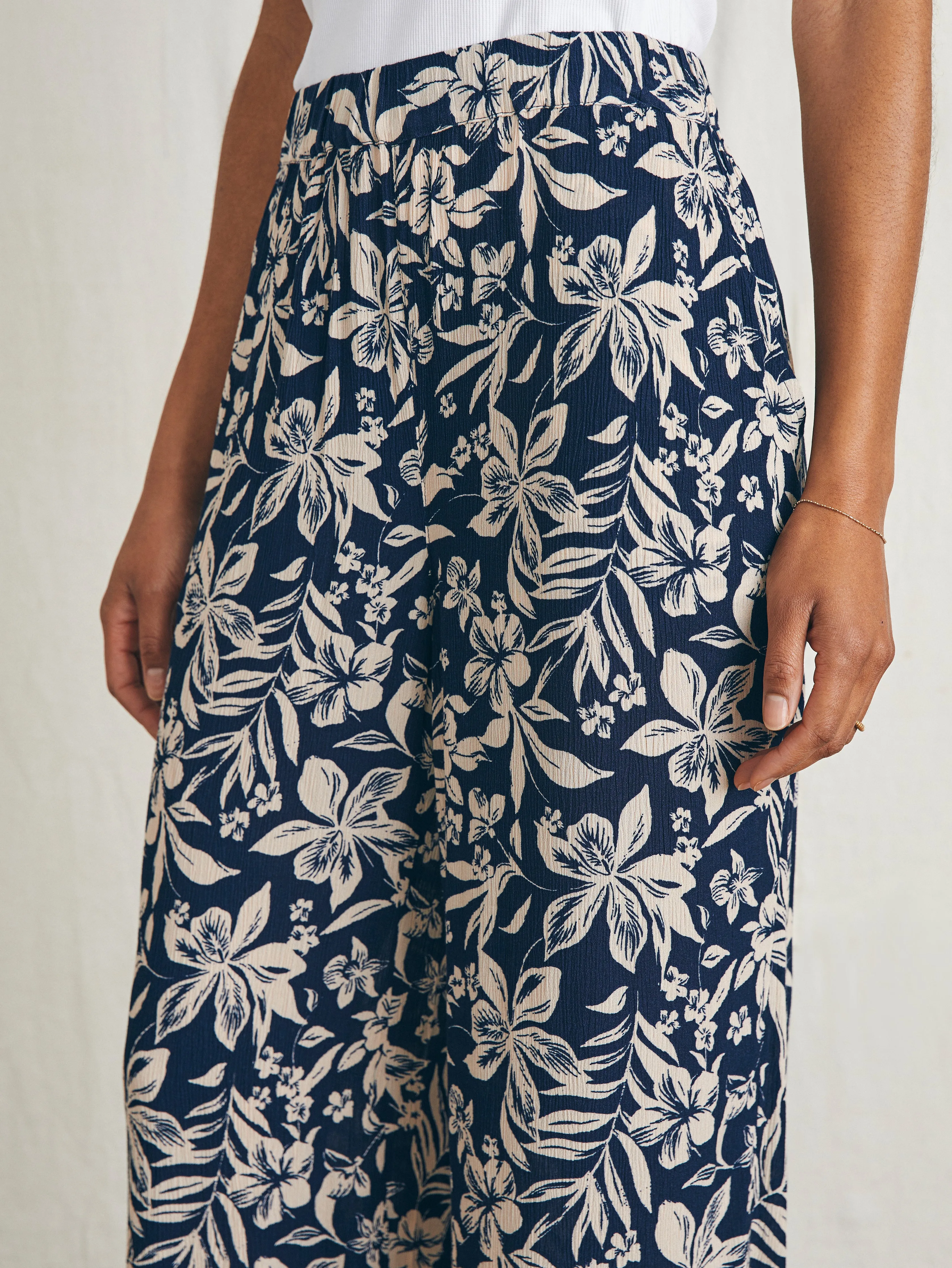 Cabana Pant - Navy Canopy Floral sold by Faherty product image thumbnail 4