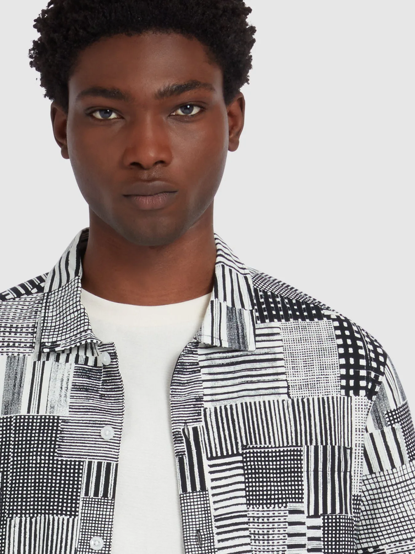 Chiltern Short Sleeve Archive Print Shirt In Black sold by Farah product image thumbnail 4