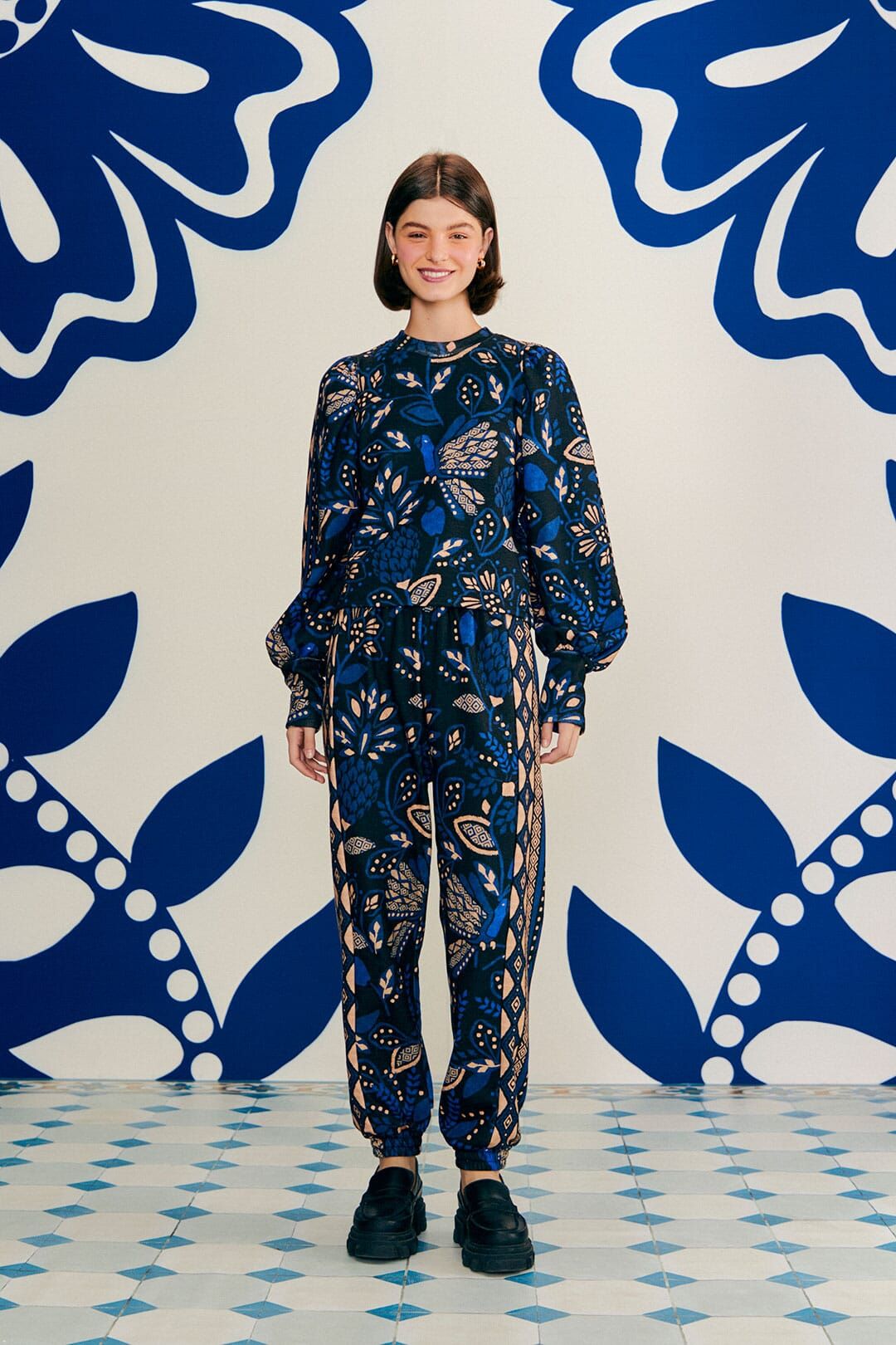 Black Macaw Forest Sweatshirt sold by FARM Rio product image thumbnail 2