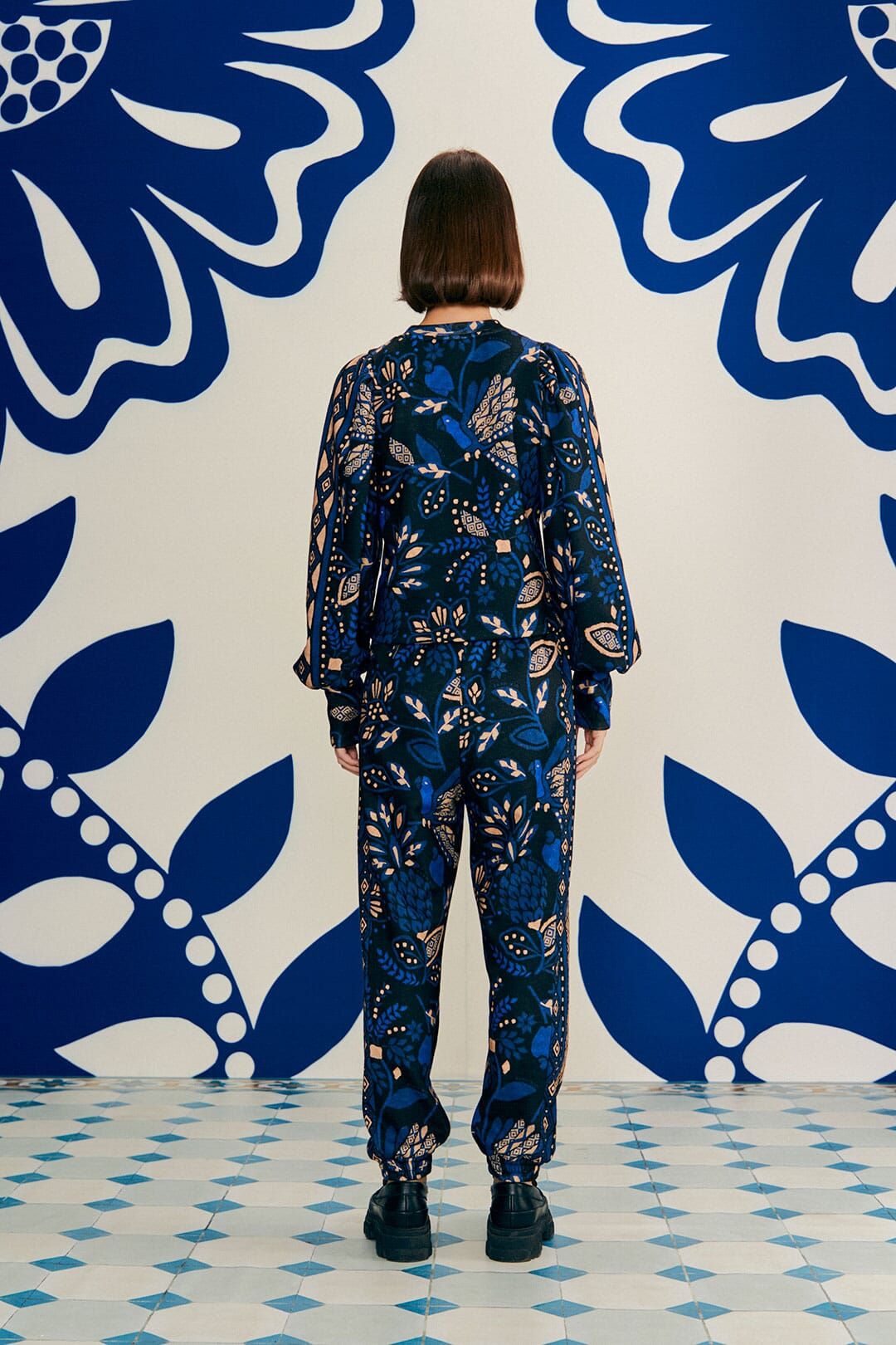 Black Macaw Forest Sweatshirt sold by FARM Rio product image thumbnail 4