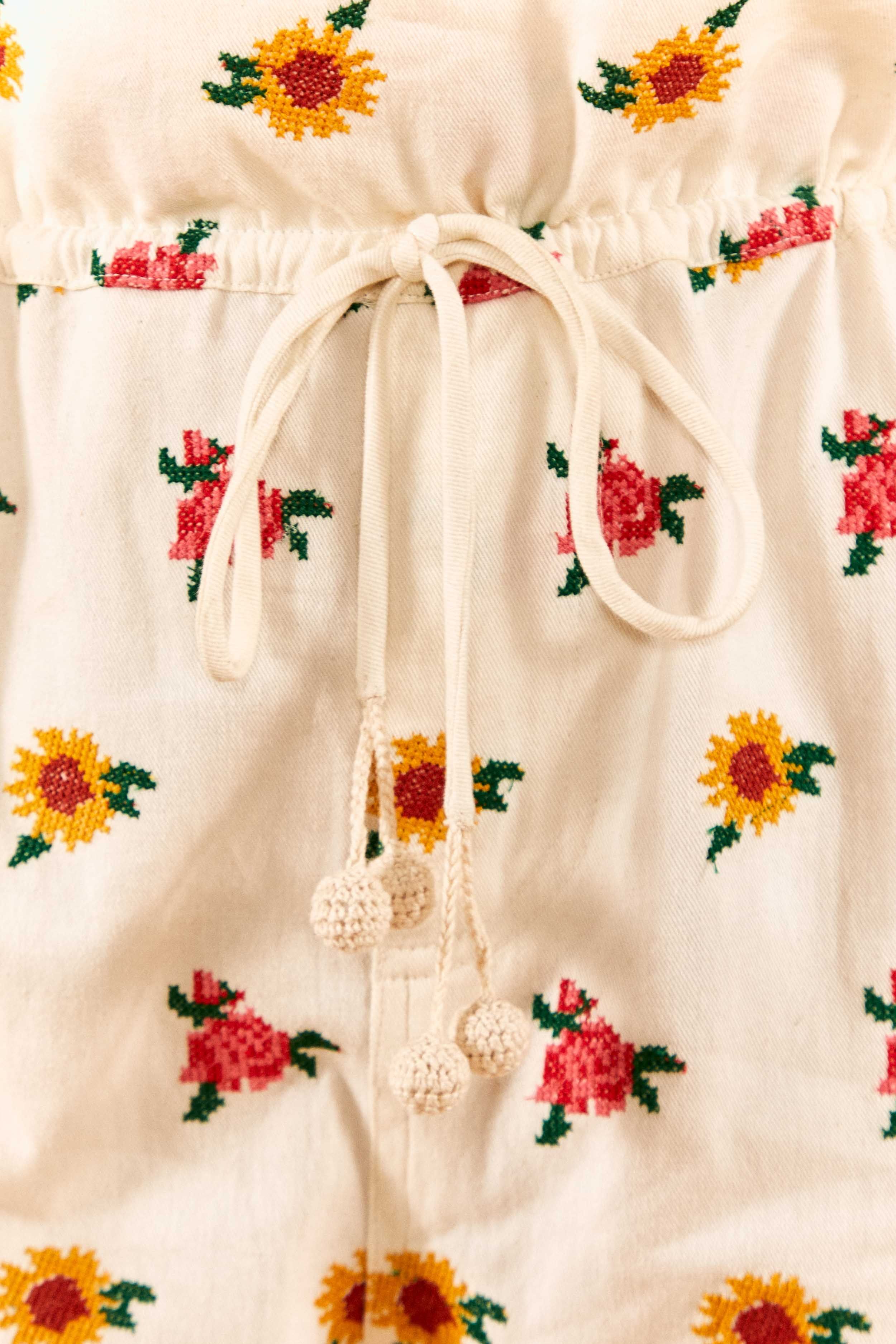 MIXED CROSS STITCH FLOWERS EMBROIDERED PANTS sold by FARM Rio product image thumbnail 5