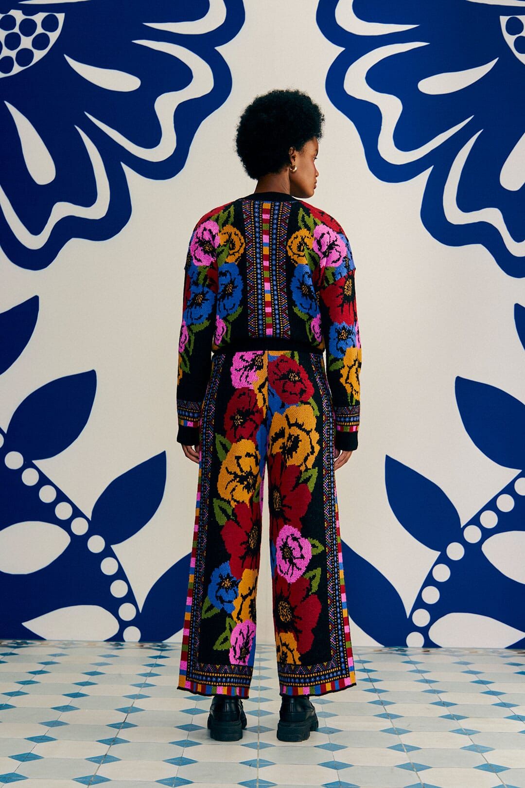 Black Flowers Tapestry Sweater Pants sold by FARM Rio product image thumbnail 3
