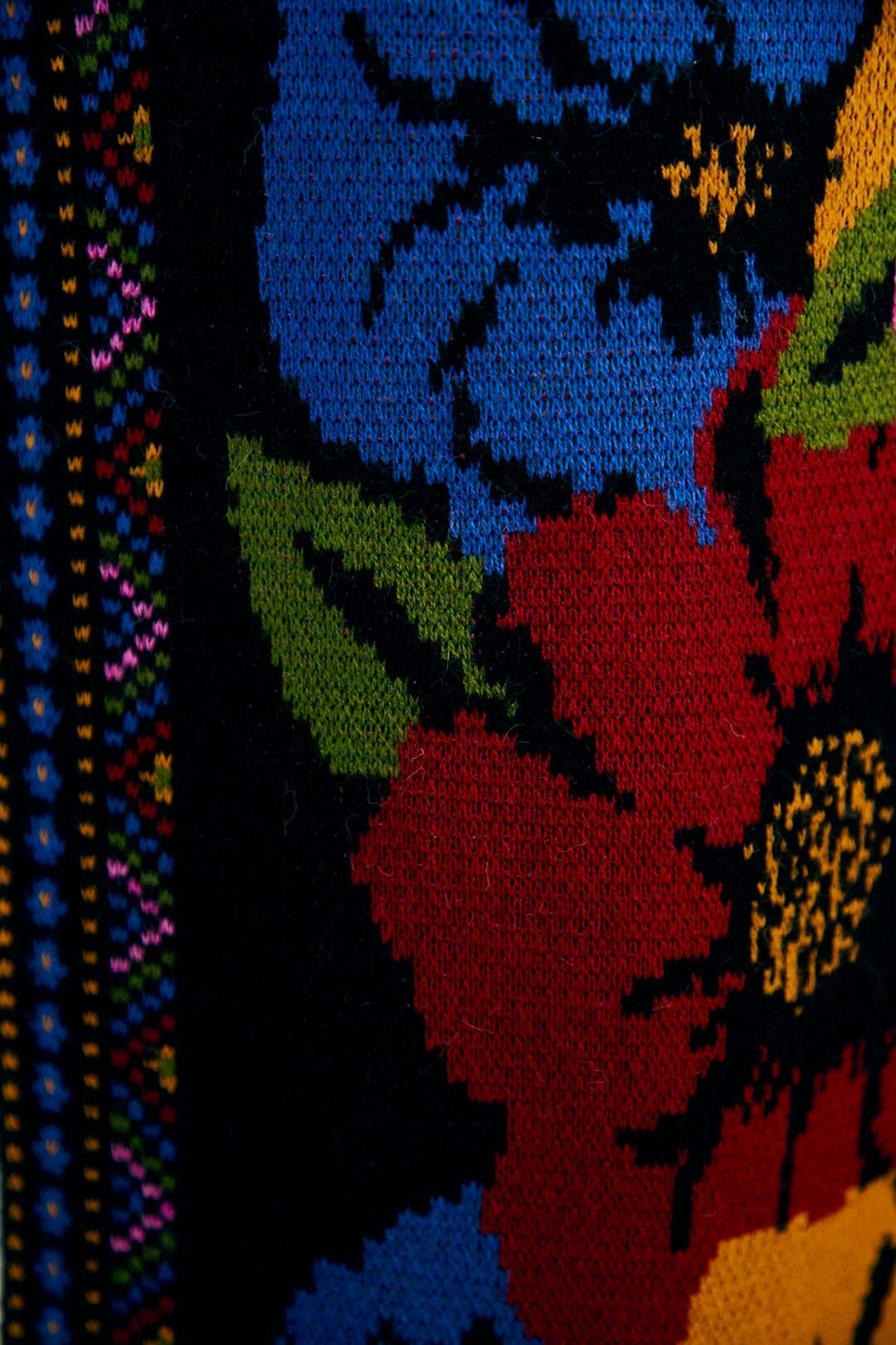 Black Flowers Tapestry Sweater Pants sold by FARM Rio product image thumbnail 4