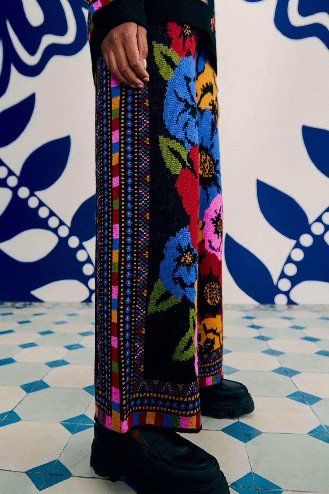 Black Flowers Tapestry Sweater Pants sold by FARM Rio product image thumbnail 2