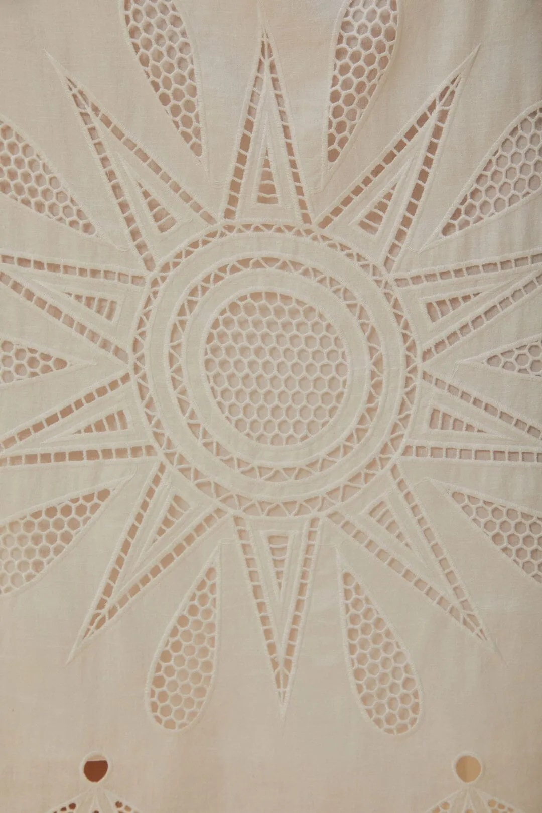 Off-White Maxi Richelieu Lenzing™ Ecovero™ Euroflax™ Maxi Dress sold by FARM Rio product image thumbnail 4