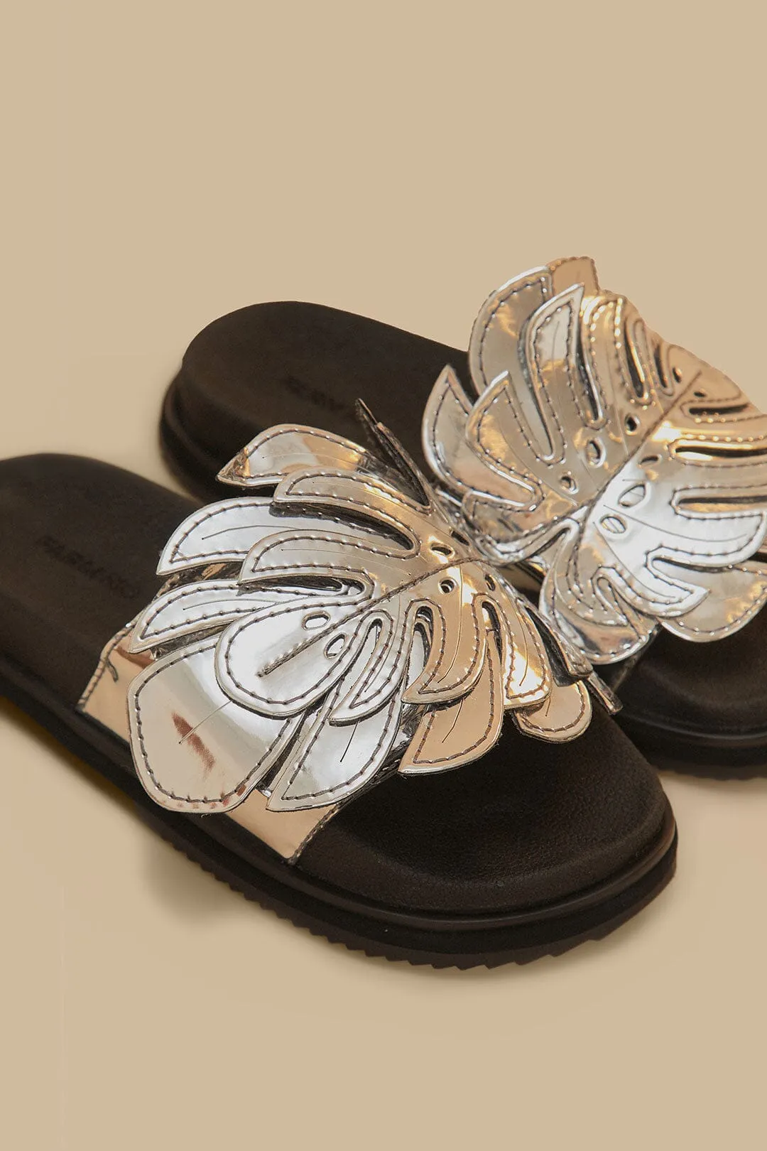 Silver Monstera Slide sold by FARM Rio product image thumbnail 3