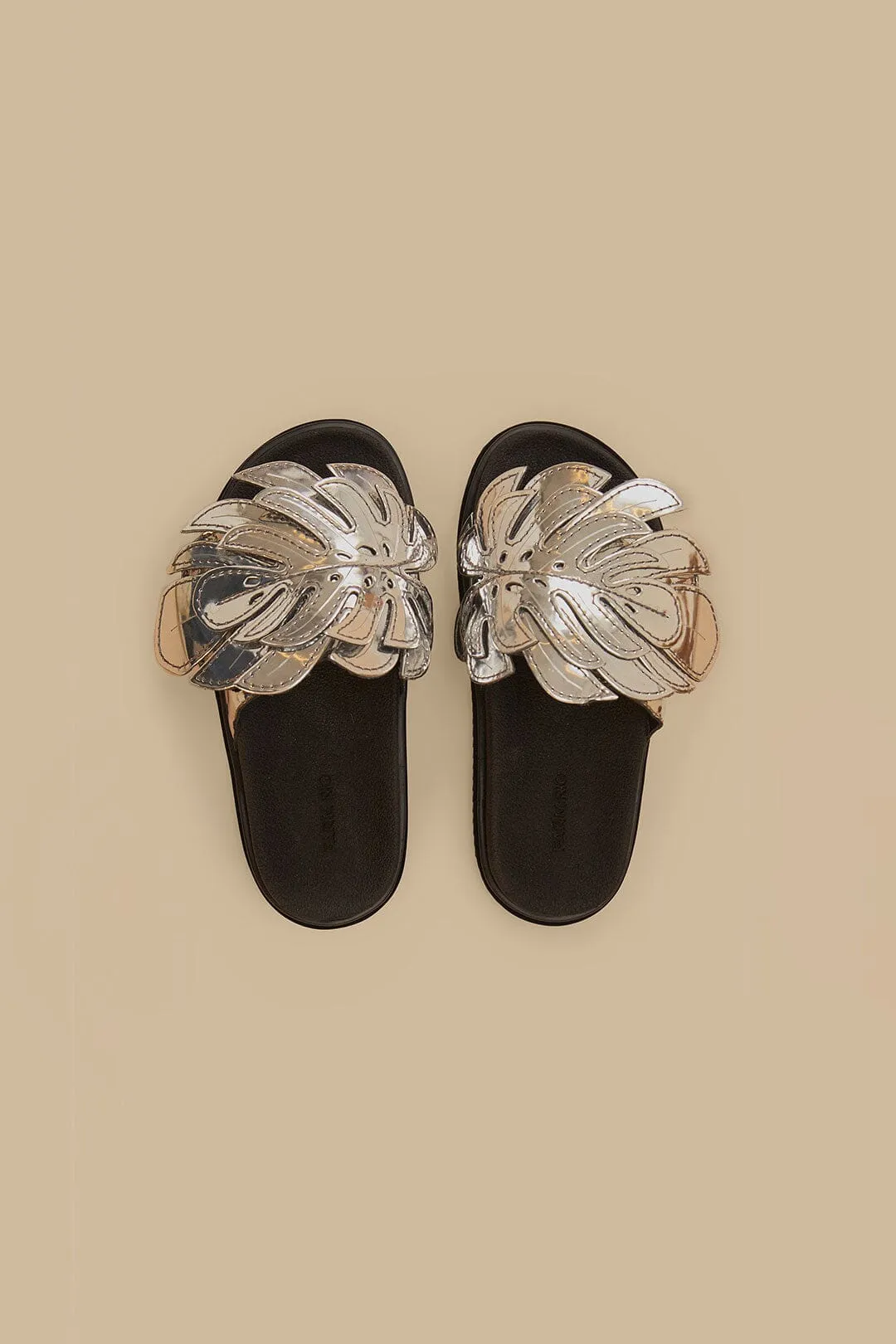 Silver Monstera Slide sold by FARM Rio product image thumbnail 4
