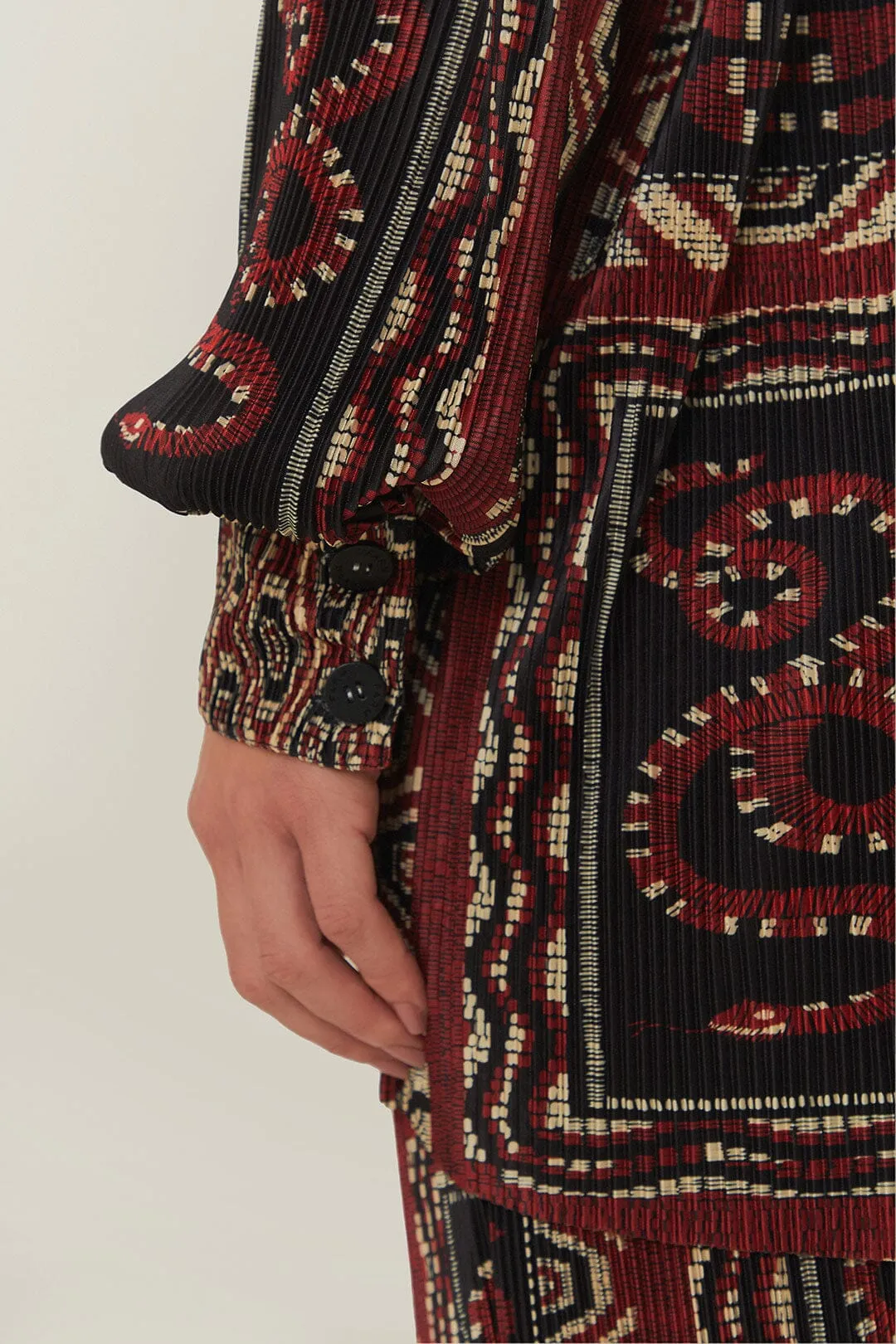 Black Snake Scarves Pleated Shirt sold by FARM Rio product image thumbnail 5