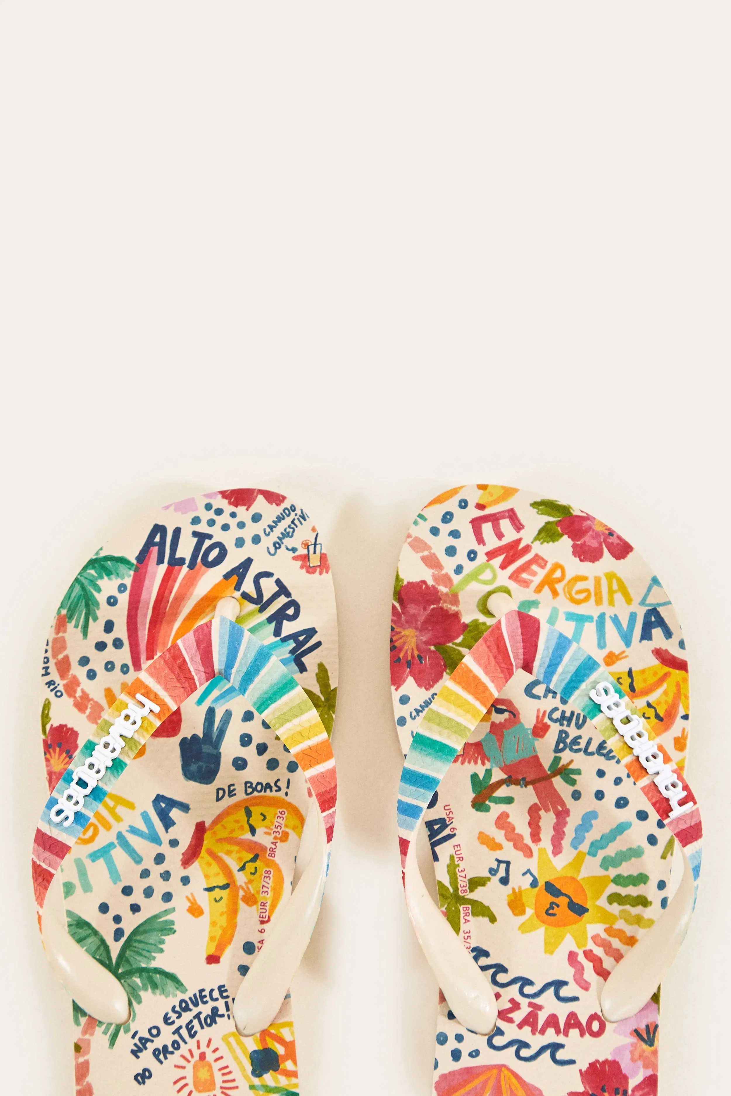 WHITE GOOD VIBES HAVAIANAS SANDALS sold by FARM Rio product image thumbnail 2