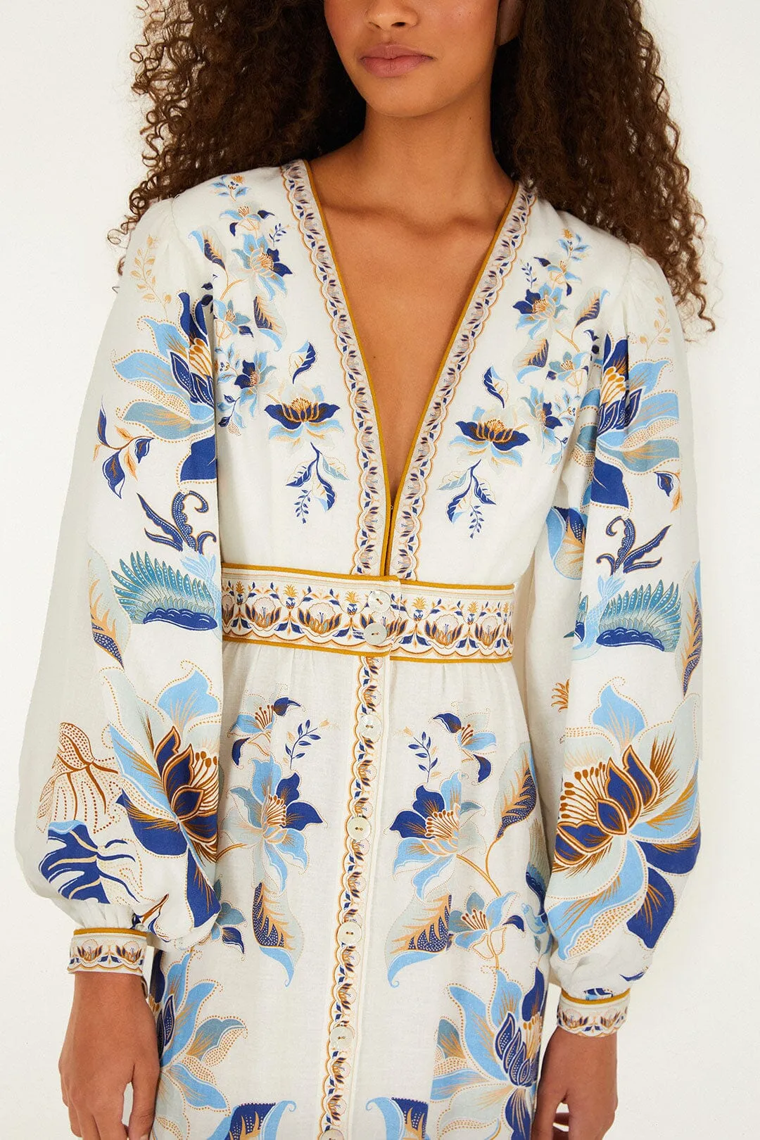 Off-White Mystic Blue Lotus Dreamscape Lenzing™ Ecovero™ Euroflex Maxi Dress sold by FARM Rio product image thumbnail 2