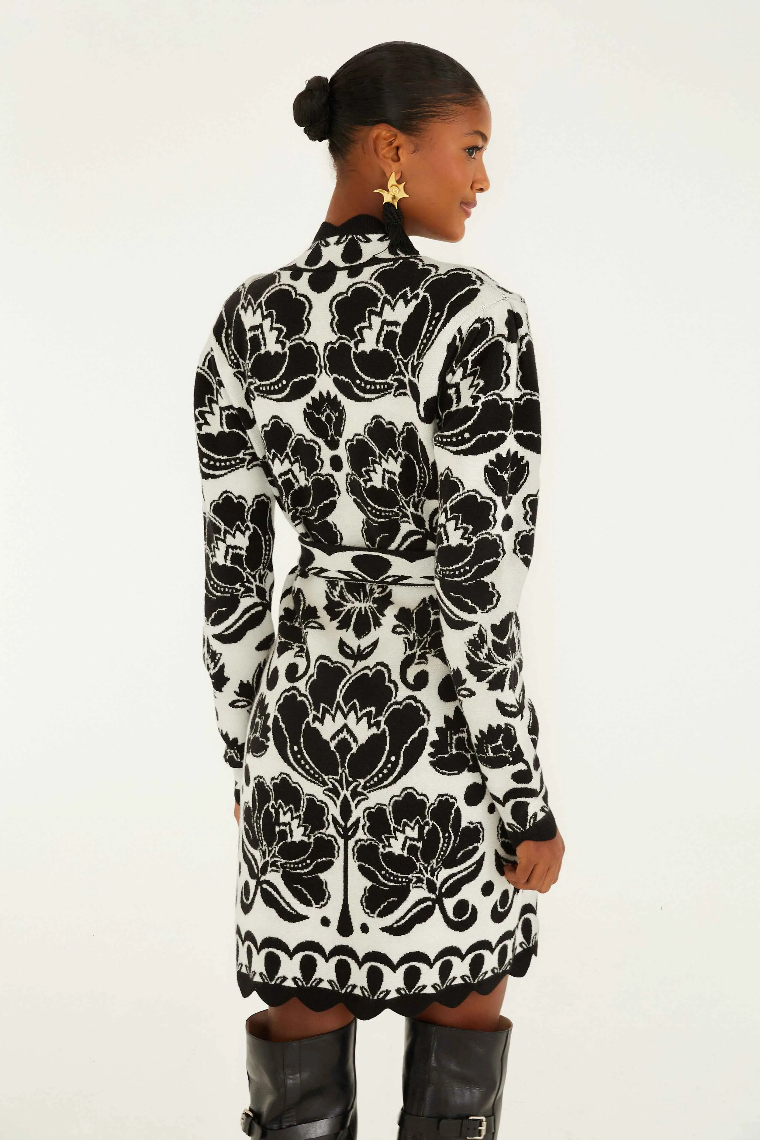 Black & White Floral Arabesque Knit Wrap Dress sold by FARM Rio product image thumbnail 4