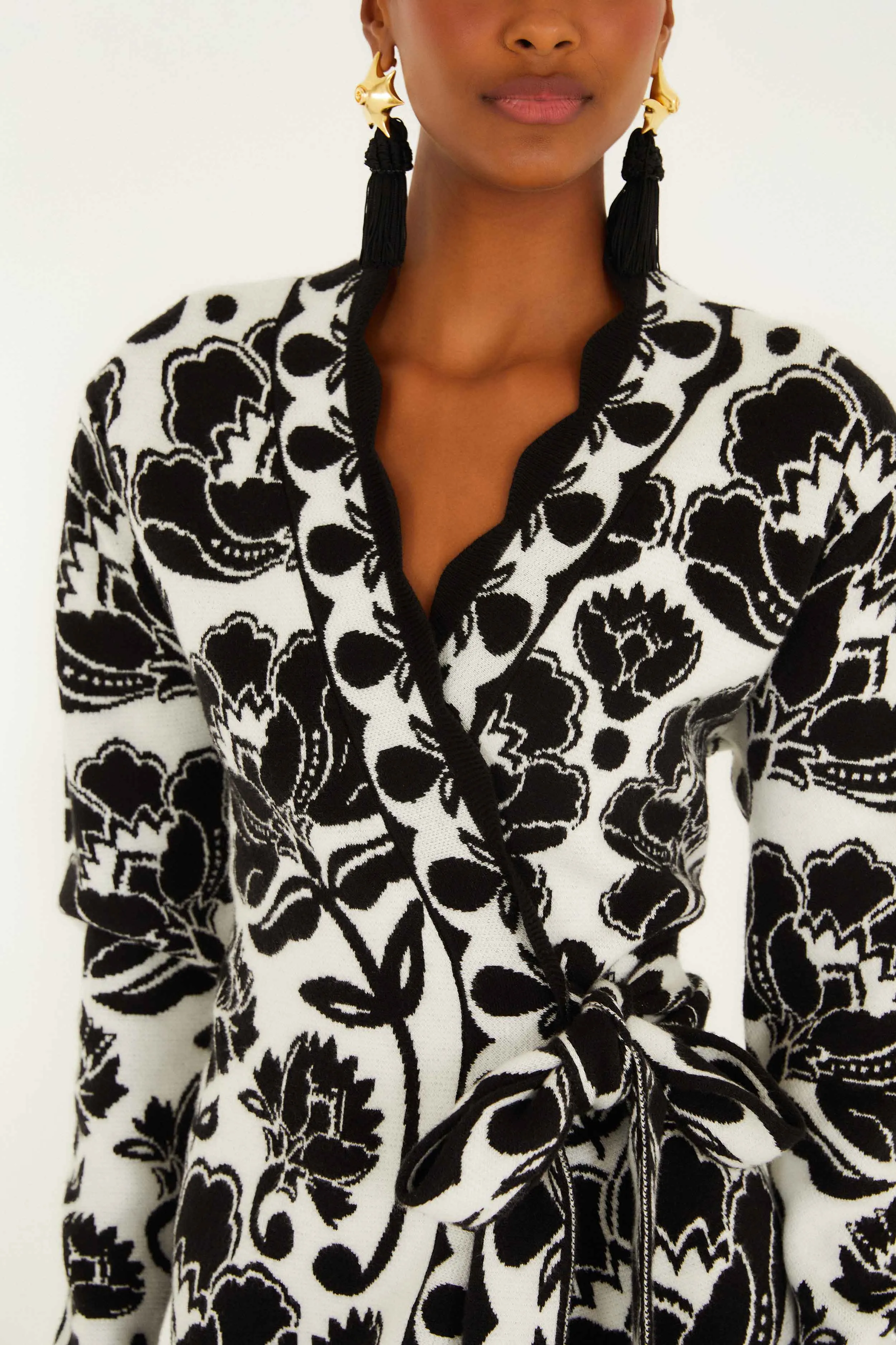 Black & White Floral Arabesque Knit Wrap Dress sold by FARM Rio product image thumbnail 5