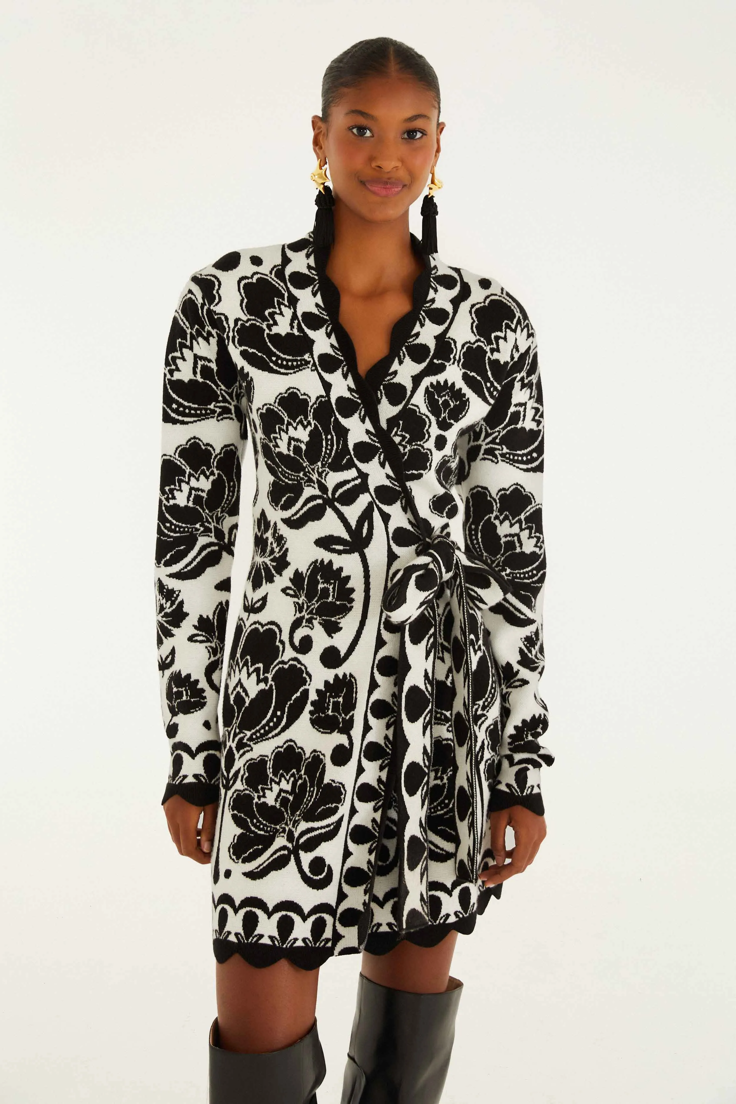 Black & White Floral Arabesque Knit Wrap Dress sold by FARM Rio product image thumbnail 2