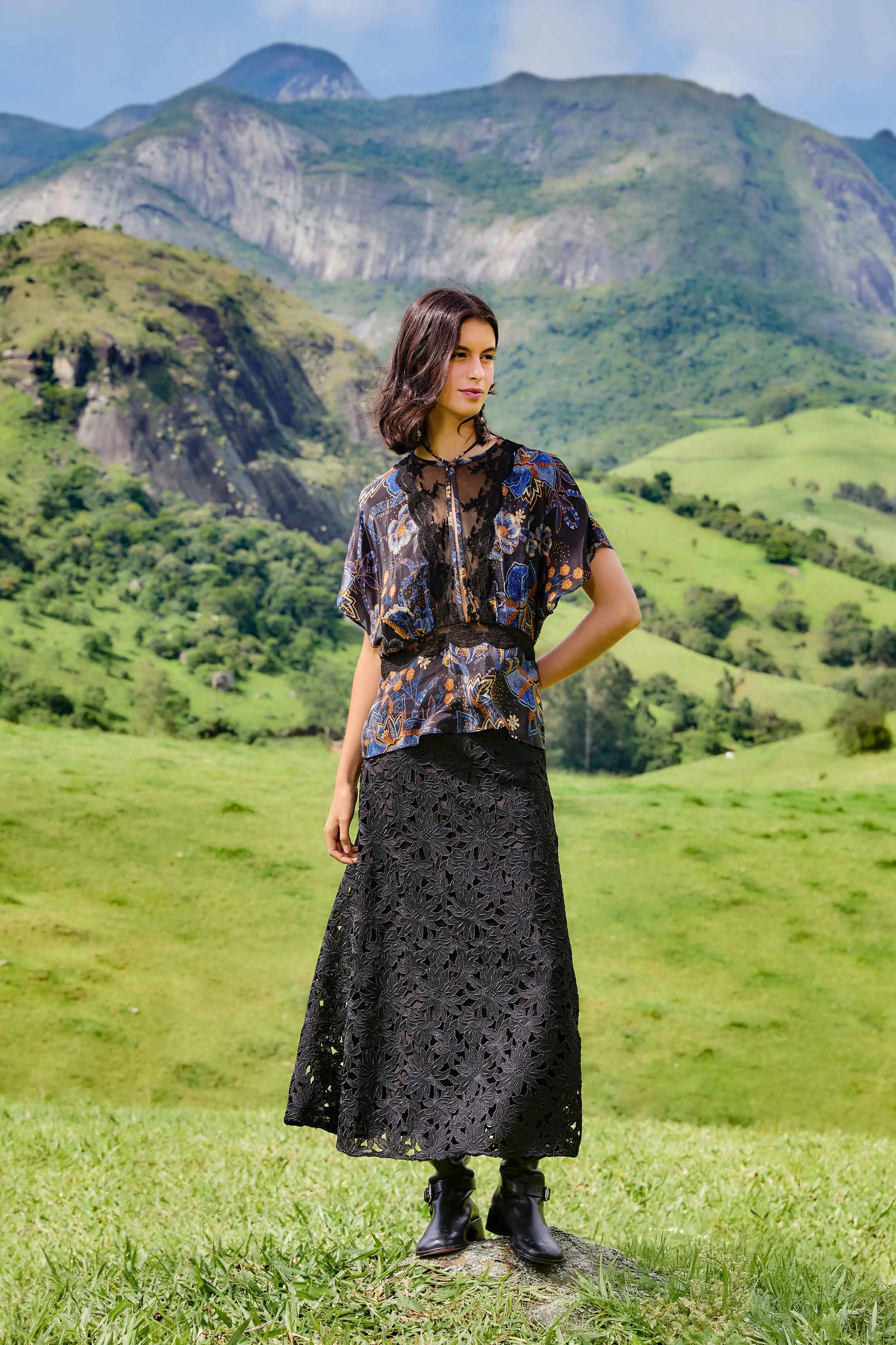 Black Snakes Bouquet Blouse sold by FARM Rio product image thumbnail 2