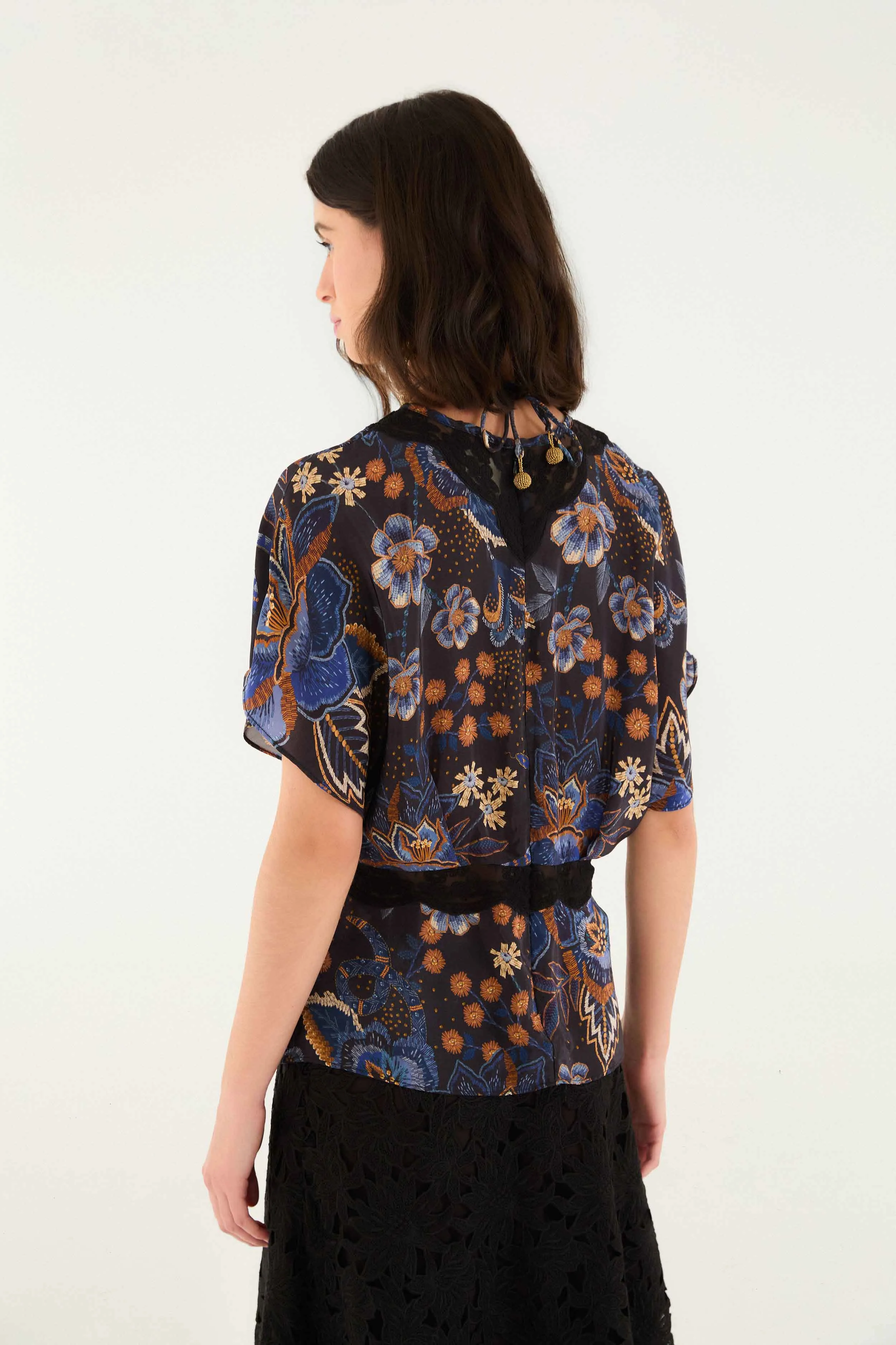 Black Snakes Bouquet Blouse sold by FARM Rio product image thumbnail 3