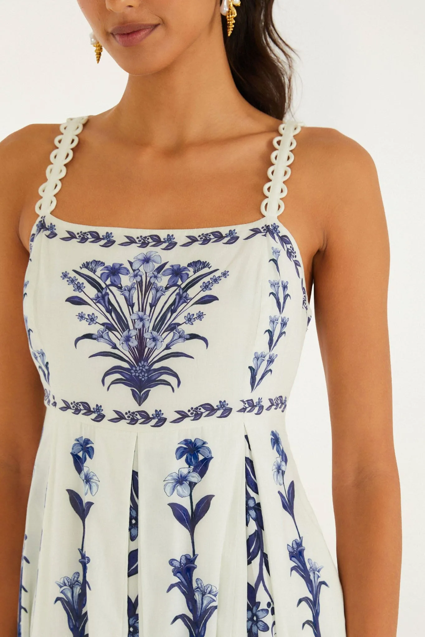 Off-White Flowers Arch Pleats Maxi Dress sold by FARM Rio product image thumbnail 4