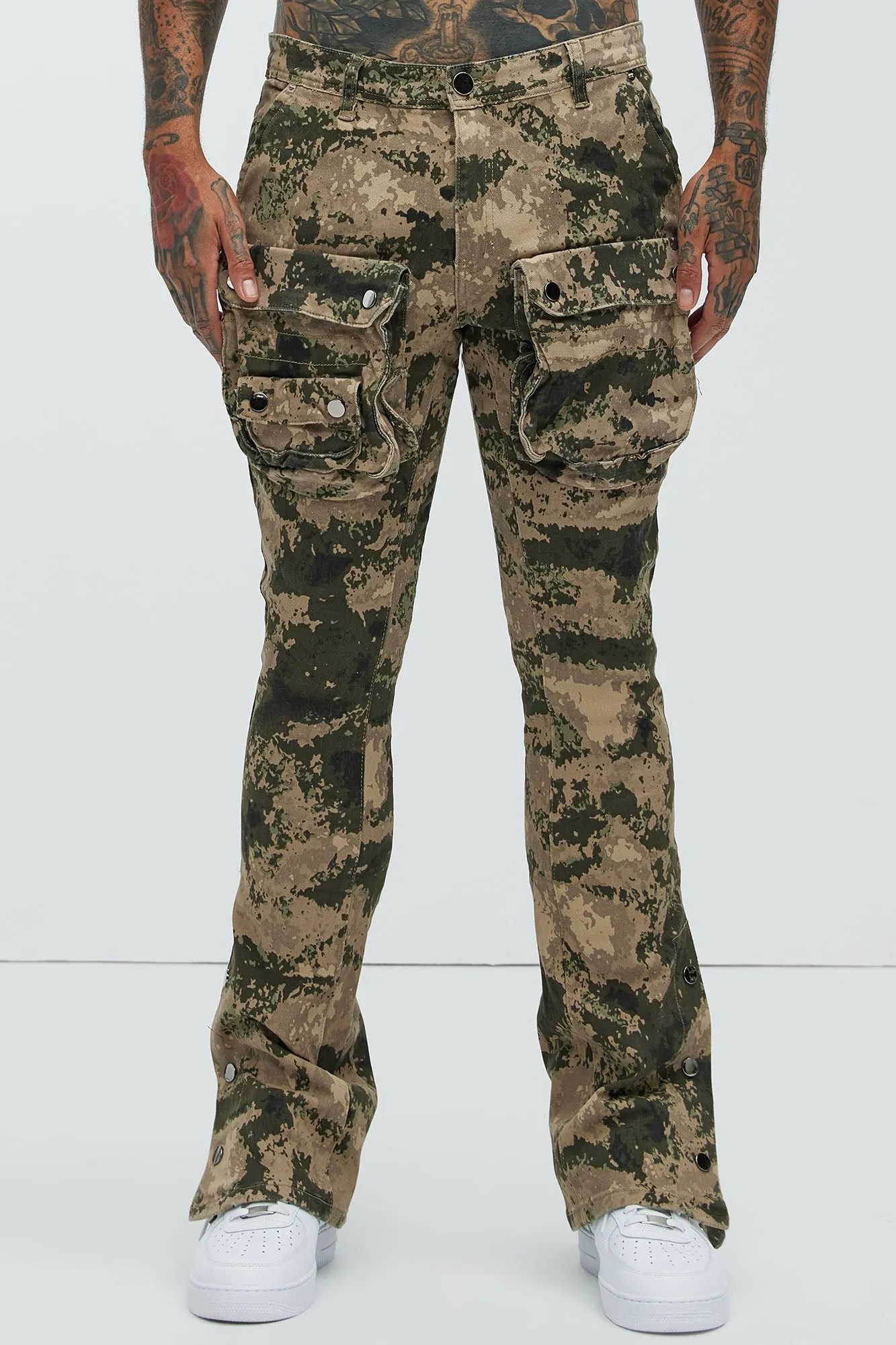 With The Hidden Camo Stacked Skinny Flare Pants - Camouflage sold by Fashion Nova product image thumbnail 4