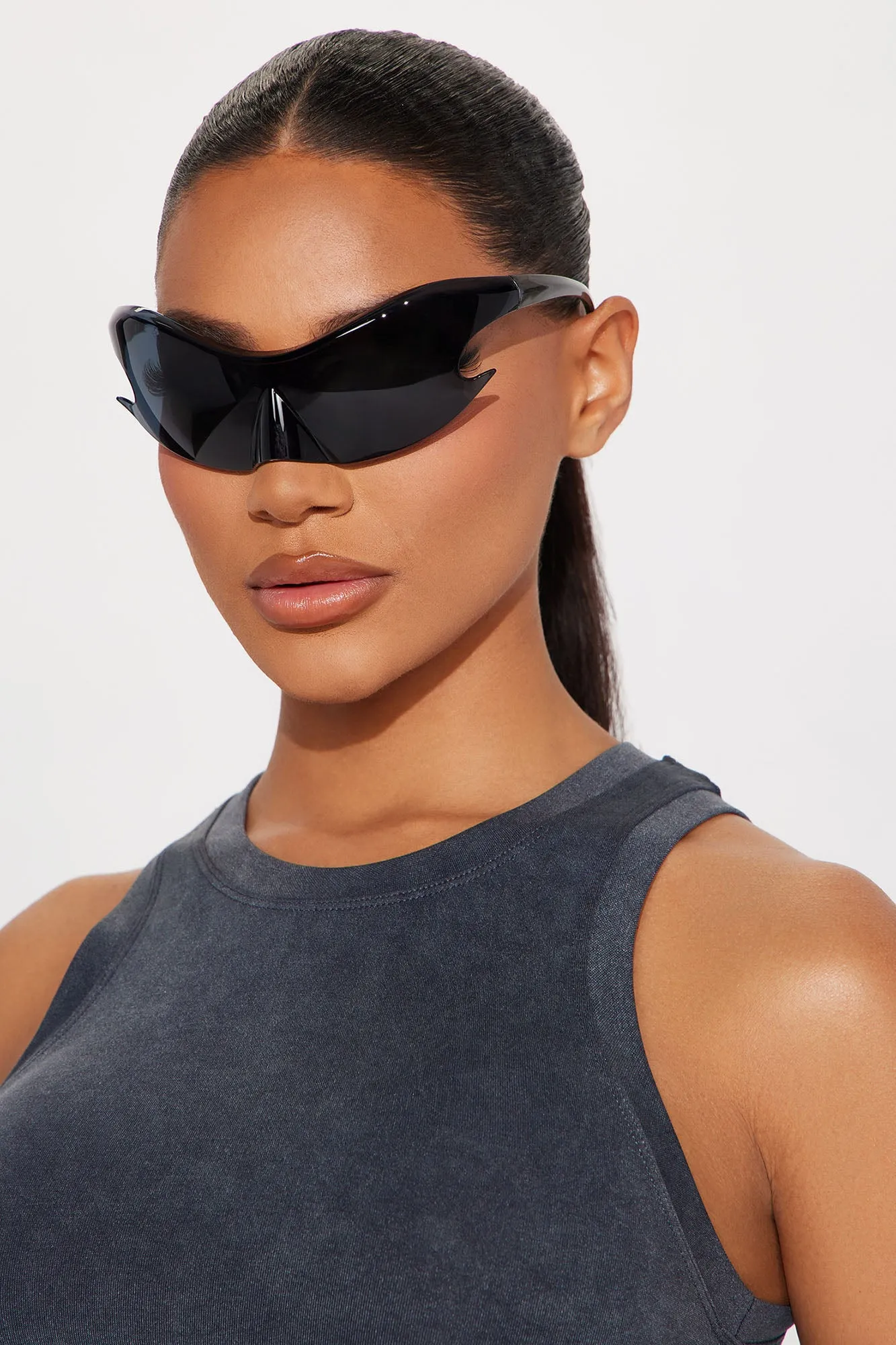 Hot Smoke Sunglasses - Black/Smoke sold by Fashion Nova
