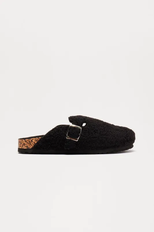 Leo Sherpa Slides - Black sold by Fashion Nova