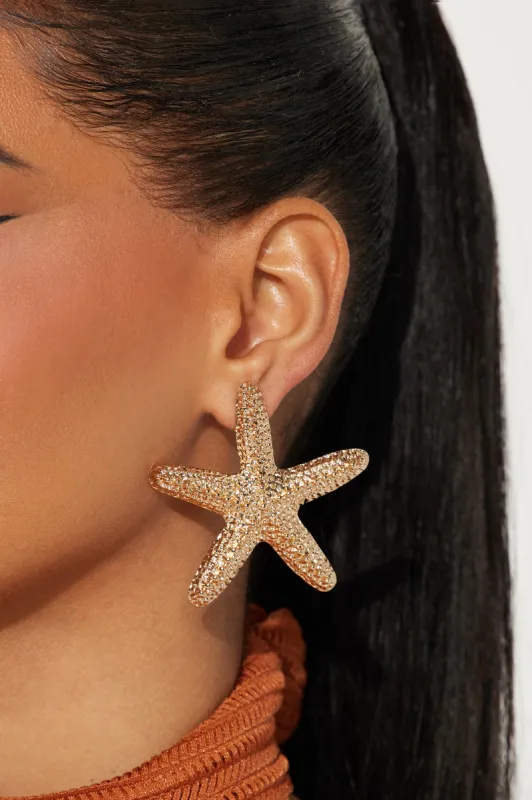 Seastar Earrings - Gold sold by Fashion Nova