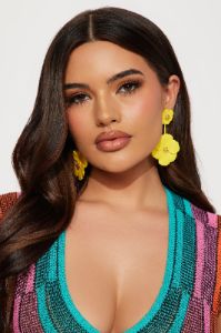 Sunshine And Flowers Earrings - Yellow sold by Fashion Nova