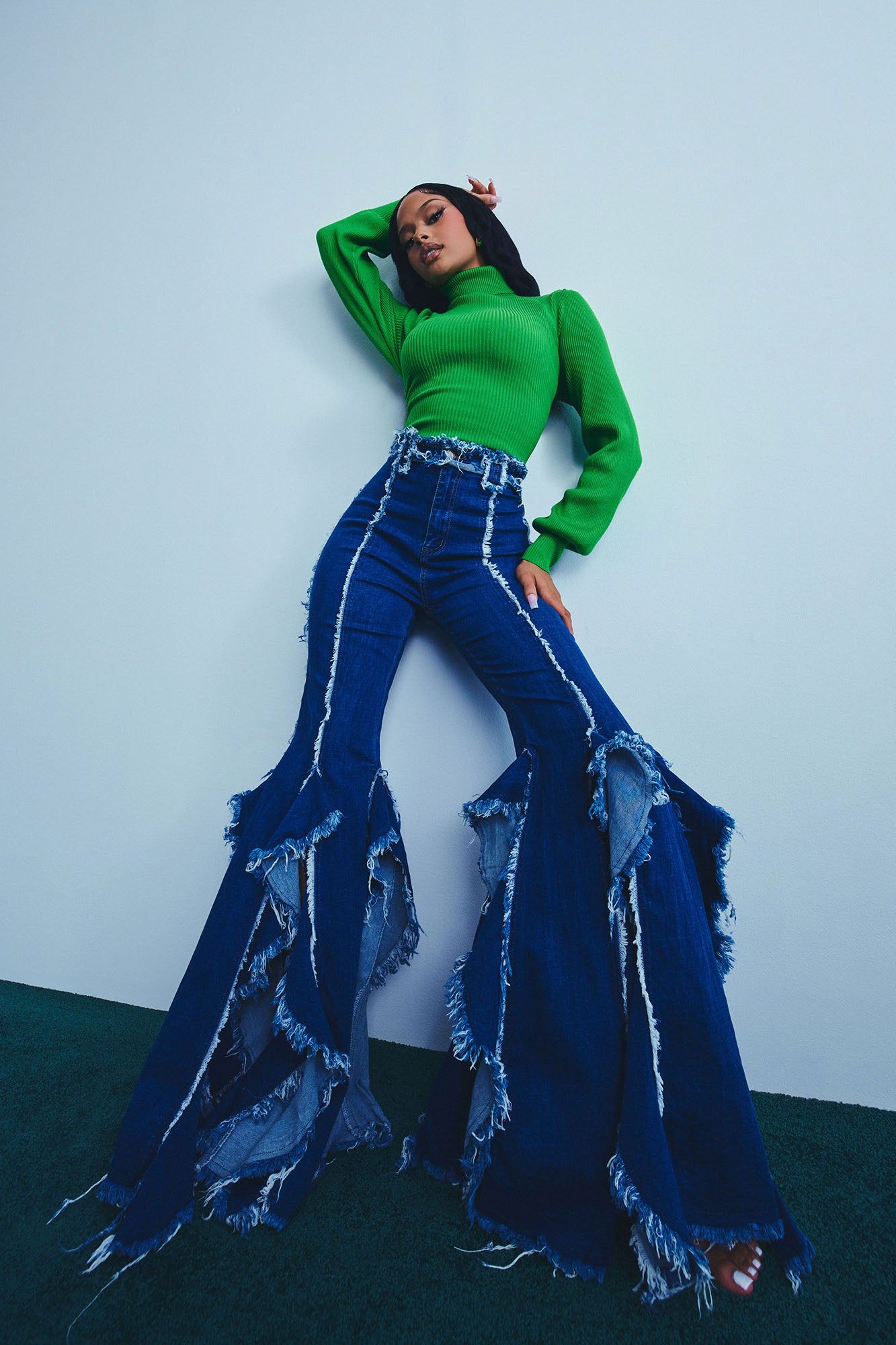 Such A Vibe Flare Jeans - Dark Wash sold by Fashion Nova