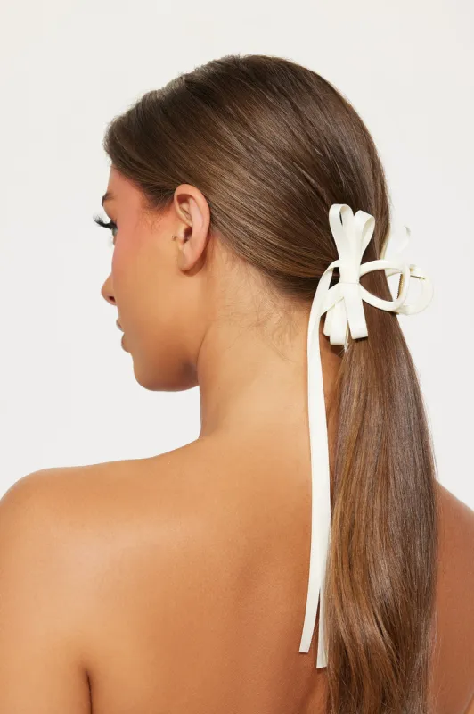 Sweetest Moment Claw Clip Set - Ivory sold by Fashion Nova