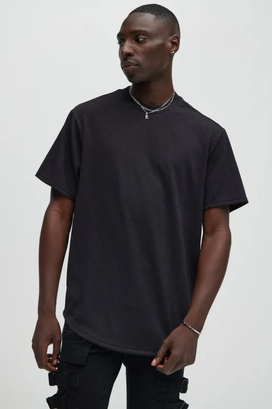 Easton Geo Textured Scallop Short Sleeve Tee - Black sold by Fashion Nova