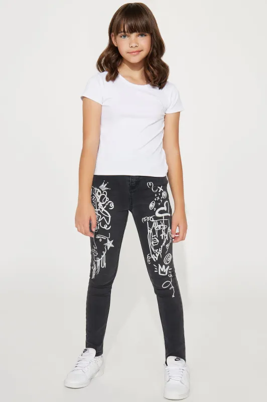 Mini Queen Thoughts Straight Leg Jean - Black sold by Fashion Nova