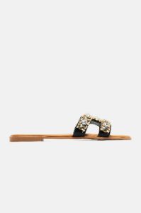 Noelle Flat Sandals - Black sold by Fashion Nova