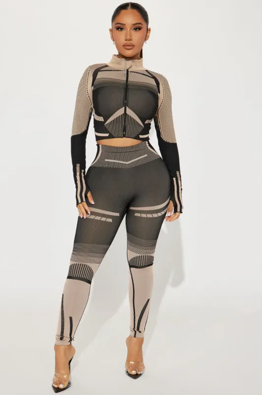 Getting Geometric Seamless Legging Set - Black/combo sold by Fashion Nova