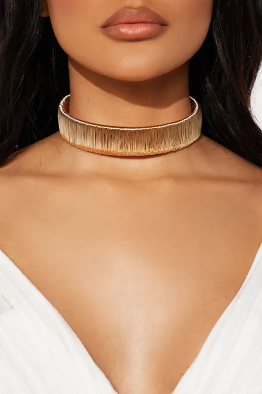 Isla Wrap Around Choker - Gold sold by Fashion Nova