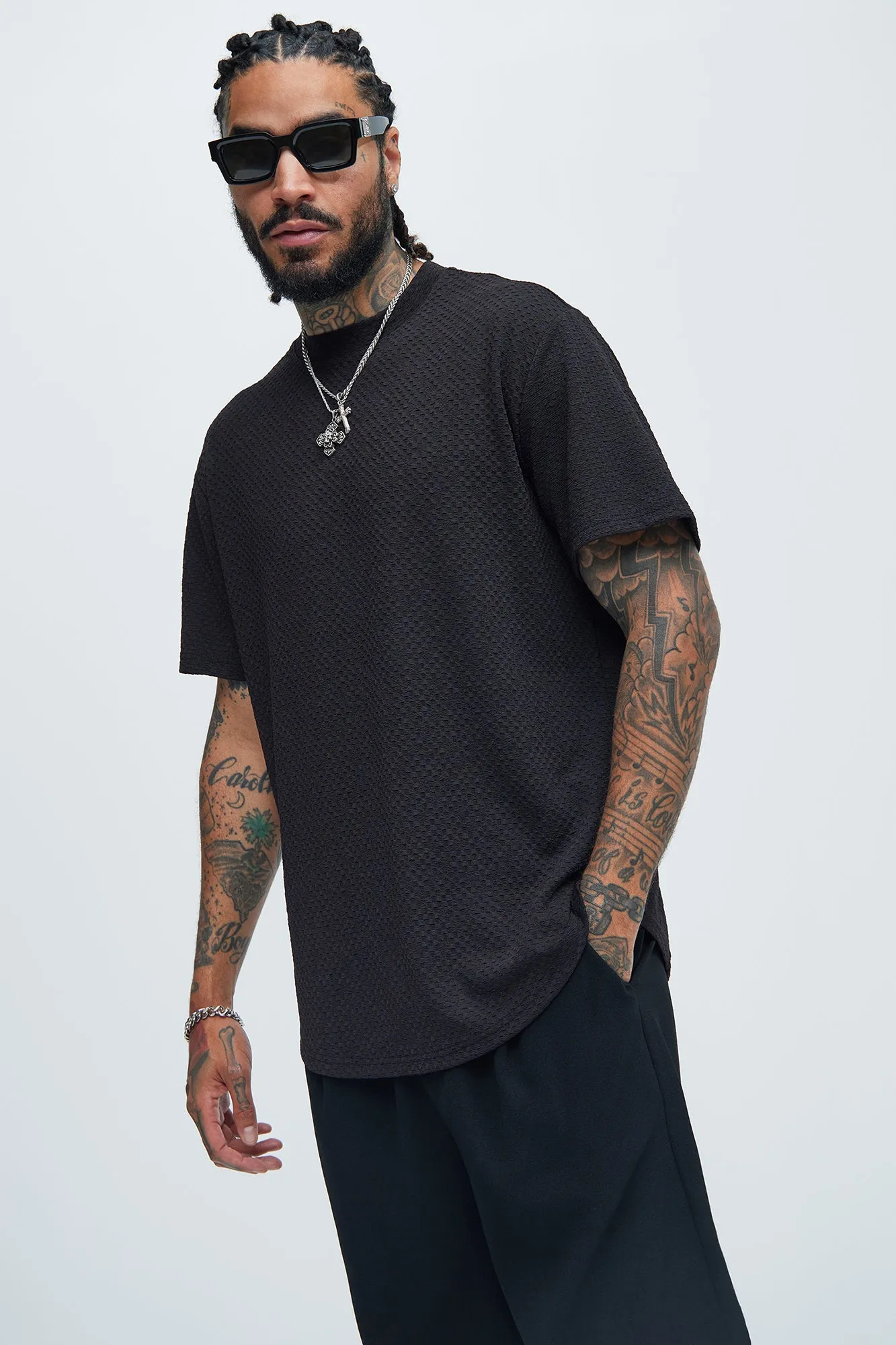 Croydon Textured Knit All Scallop Short Sleeve Tee - Black sold by Fashion Nova