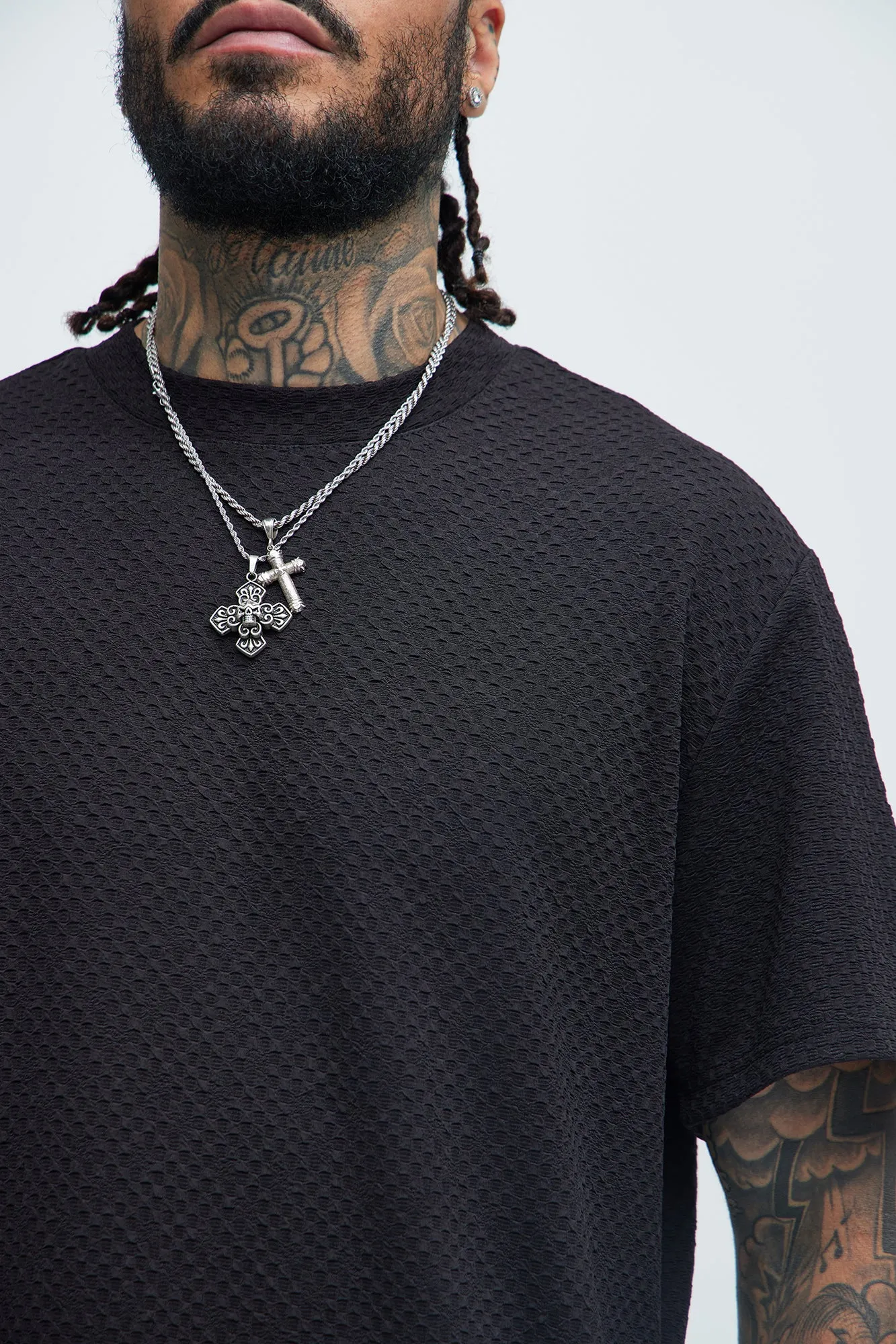 Croydon Textured Knit All Scallop Short Sleeve Tee - Black sold by Fashion Nova product image thumbnail 3