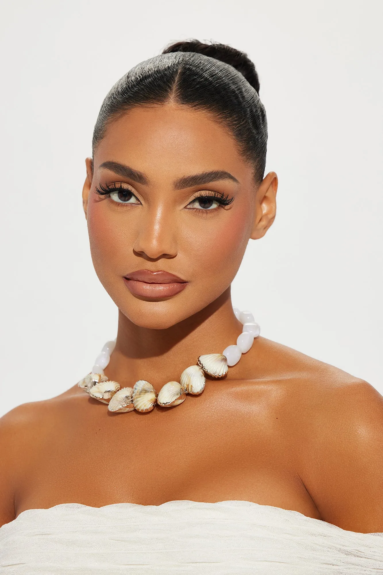 Leilani Shell Necklace - Ivory/combo sold by Fashion Nova product image thumbnail 2